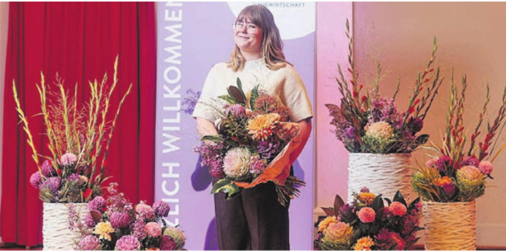 Verdiente Ehrung: Laura Gmür, stellvertretende Leiterin Hauswirtschaft, Bifang Wohn- und Pflegezentrum, landete auf dem zweiten Rang. Bild: pd - Das Bild wird blockiert. – Möglicherweise durch einen aktiven Adblocker.