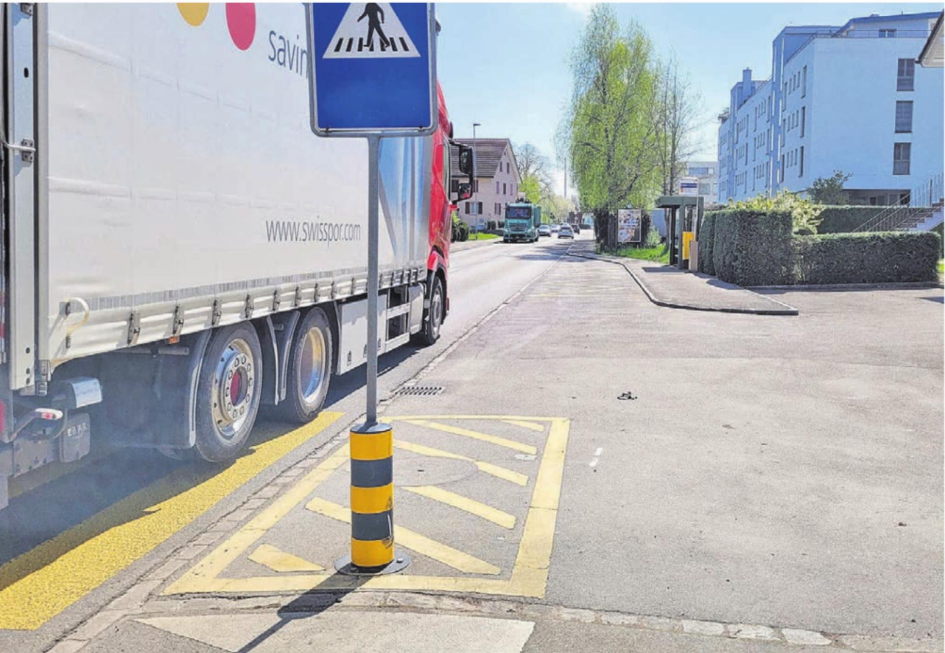 Die Bushaltestelle im Angliker Zentrum wird umfassend saniert. Bild: Chregi Hansen - Das Bild wird blockiert. – Möglicherweise durch einen aktiven Adblocker.