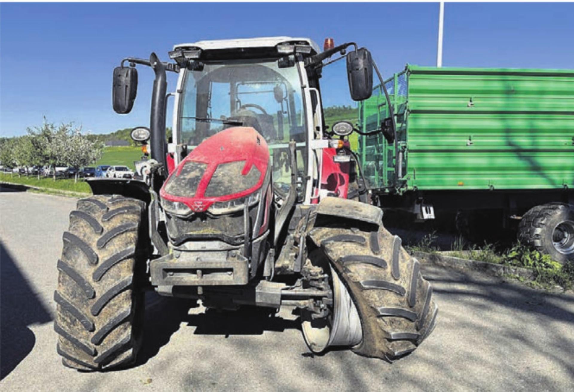Eine Reifenpanne am Traktor führe zur folgenschweren Kollision.    Bild: pz - Das Bild wird blockiert. – Möglicherweise durch einen aktiven Adblocker.