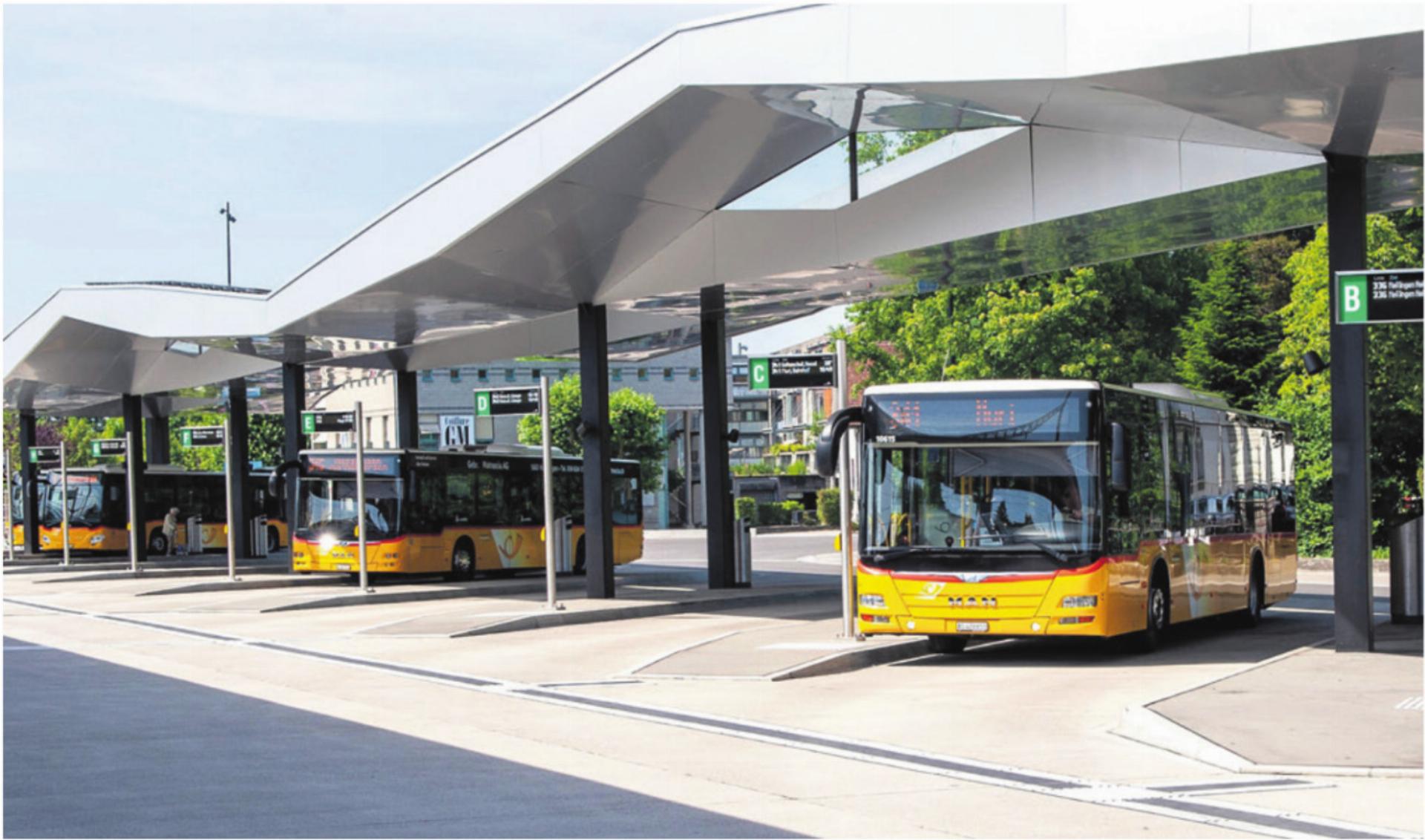 Veränderungen beim Bushof in Wohlen: Auf drei Linien wird das Ruftaxi durch eine reguläre Linie ersetzt und die Ortsbuslinie zu den Sportanlagen wird nicht weitergeführt. Bild: pd