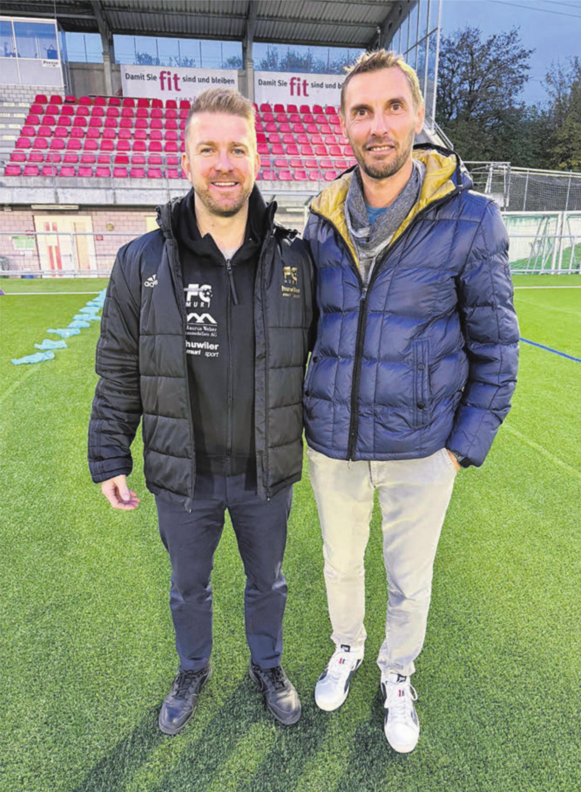 Blicken der gemeinsamen Zusammenarbeit enthusiastisch entgegen: FC-Muri-Präsident Michael Stadelmann (links) und der neue Sportchef Alessio Passerini. Bild: zg