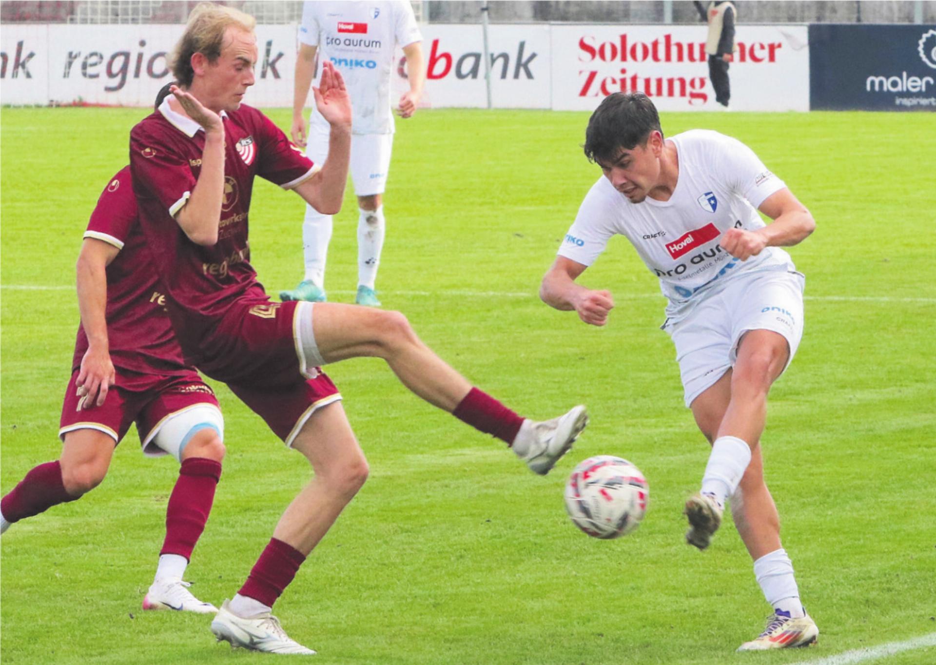 Zweikampfstark, aggressiv, kompromisslos. Berdan Senyurt (rechts) ist mit seinen Qualitäten eine Bereicherung für den FC Wohlen. Sein Ex-Club Solothurn hat sich am Verteidiger die Zähne ausgebissen.
Bild: Josip Lasic - Das Bild wird blockiert. – Möglicherweise durch einen aktiven Adblocker.