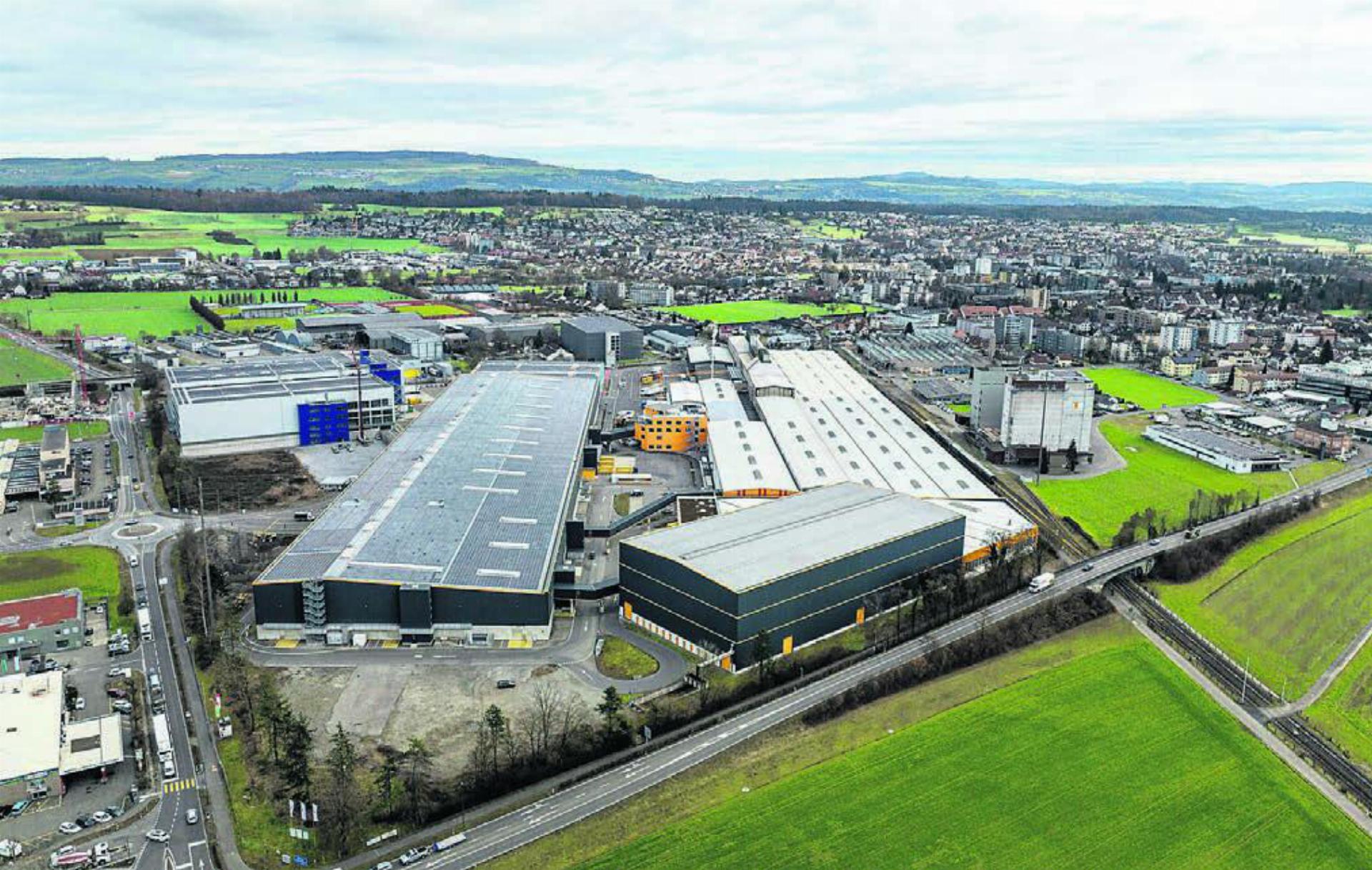 Das Logistikzentrum ist nach wie vor sehr wichtig für das Unternehmen. Hier werden täglich zwischen 50 000 und 100 000 Pakete verarbeitet. Bilder: pd