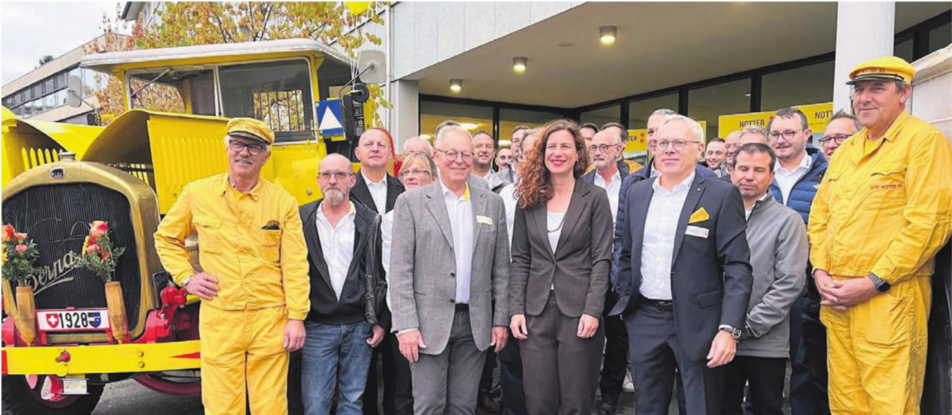 Die Kadermitarbeiter der Notter-Gruppe und die Referentin, vorderste Reihe (v. l.): Kurt Notter, Sarah Genner und Ralph Notter. Bilder: Walter Minder - Das Bild wird blockiert. – Möglicherweise durch einen aktiven Adblocker.