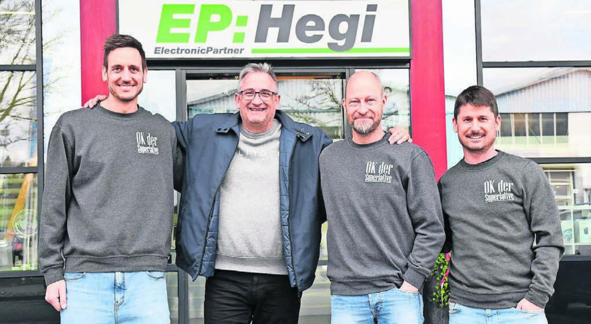 Das OK der Superlative mit dem Hauptsponsor (von links): Marc Zimmermann, Bernhard Hegi, Dennis Andermatt und Lukas Küchler. Bild: dm