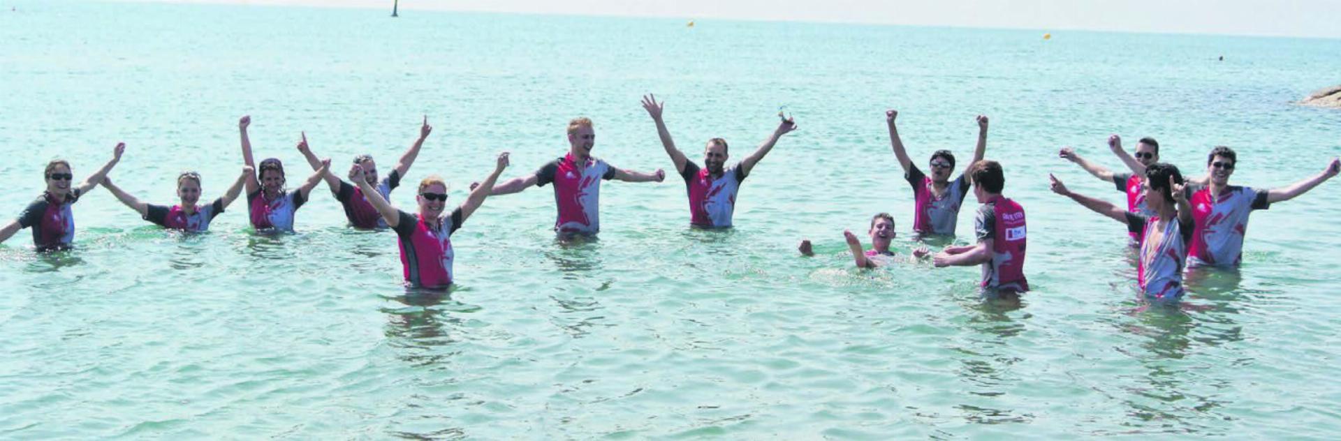 Das ist das Ziel beider Delegationen der Wohler Schulen: ein Sprung ins Mittelmeer. Bilder: Archiv