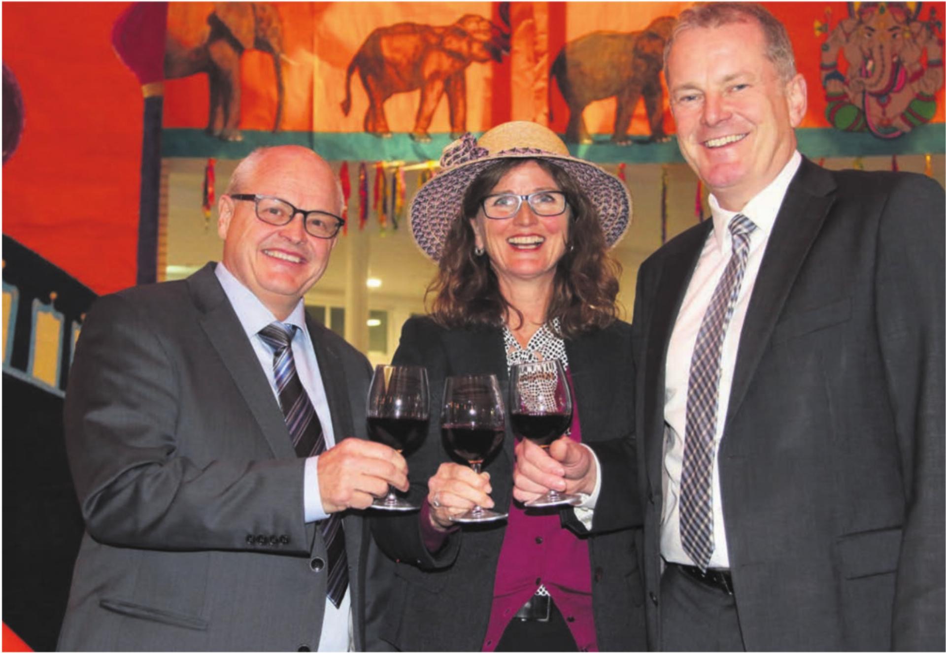 Die Jubiläumsfeier vor genau 10 Jahren im Dezember 2015 (v. l.): der damals designierte Einwohnerratspräsident Andrea Duschén, Einwohnerratspräsidentin Ariane Gregor und Regierungsrat Stephan Attiger. Bild: Archiv - Das Bild wird blockiert. – Möglicherweise durch einen aktiven Adblocker.