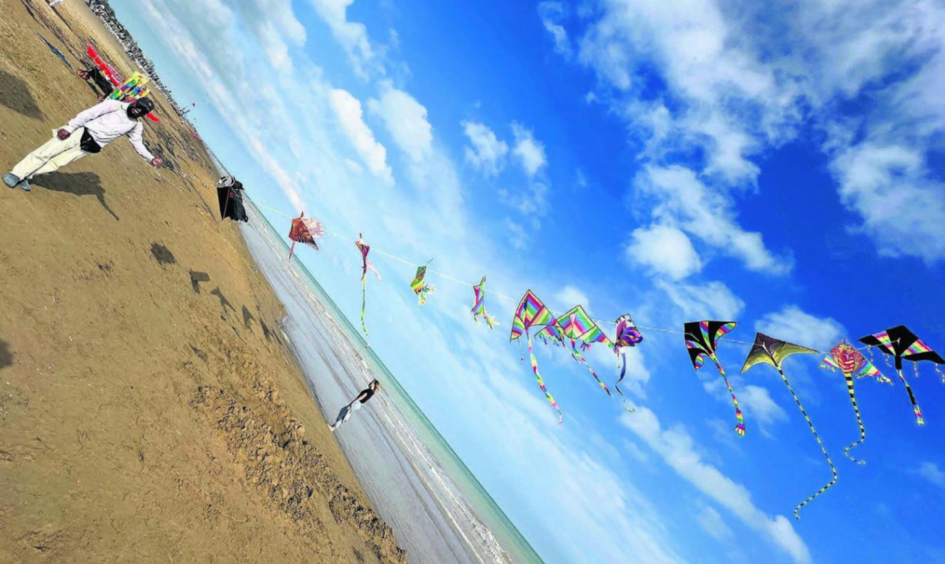 Reiseziel Nummer 1 der Schweizer ist die Eidgenossenschaft selbst. Gefolgt von Italien. Im Bild: Ein windiger Strand in Bibione, Italien. Bild: spr