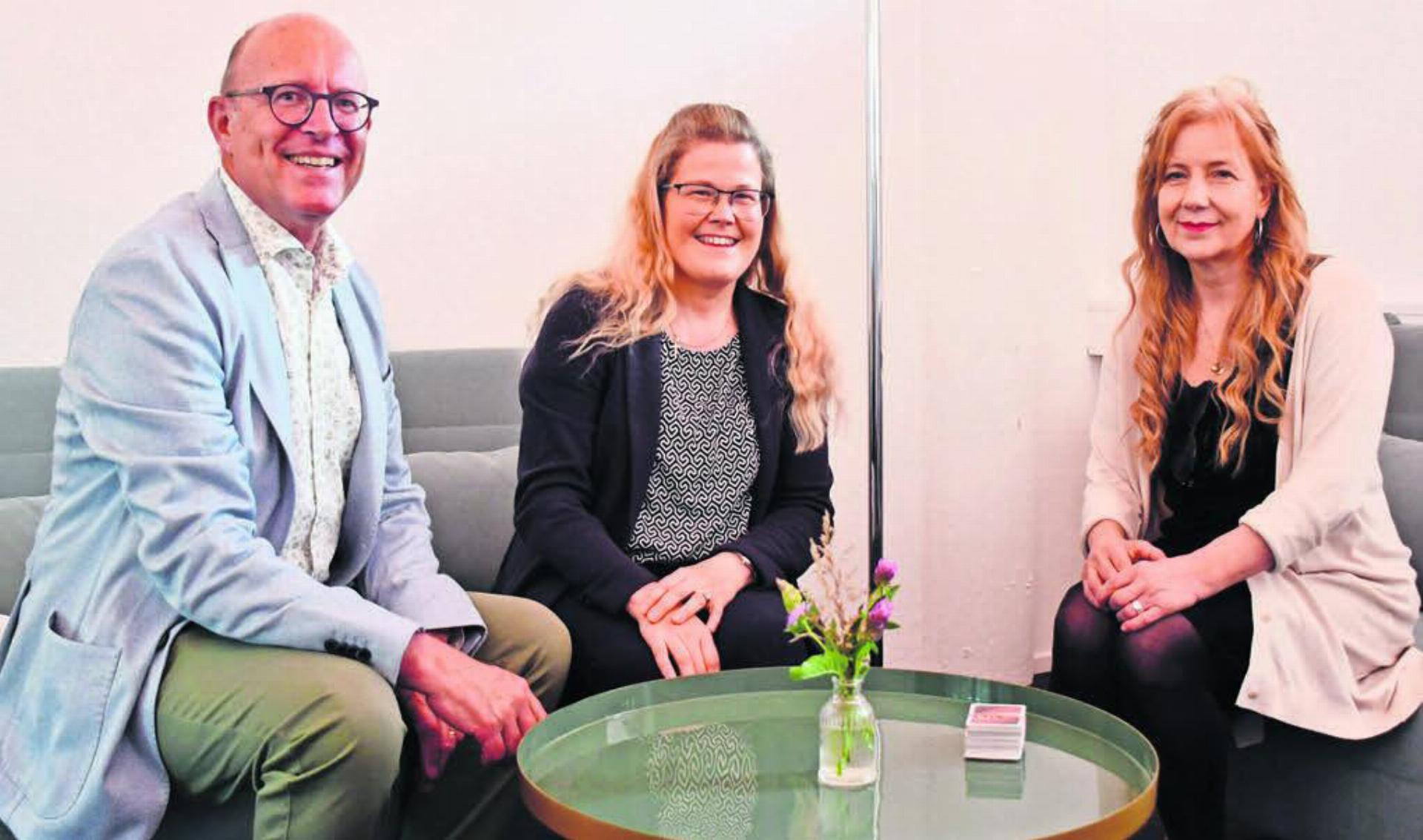 Pascal Gregor, Präsident Spitex Freiamt, Esther Steimen-Wyrsch, Vorstandsmitglied Spitex Freiamt (Mitte) und Geschäftsführerin Christine Kaspar Frei fühlen sich im Ruheraum ebenfalls wohl. Bilder: Monica Rast