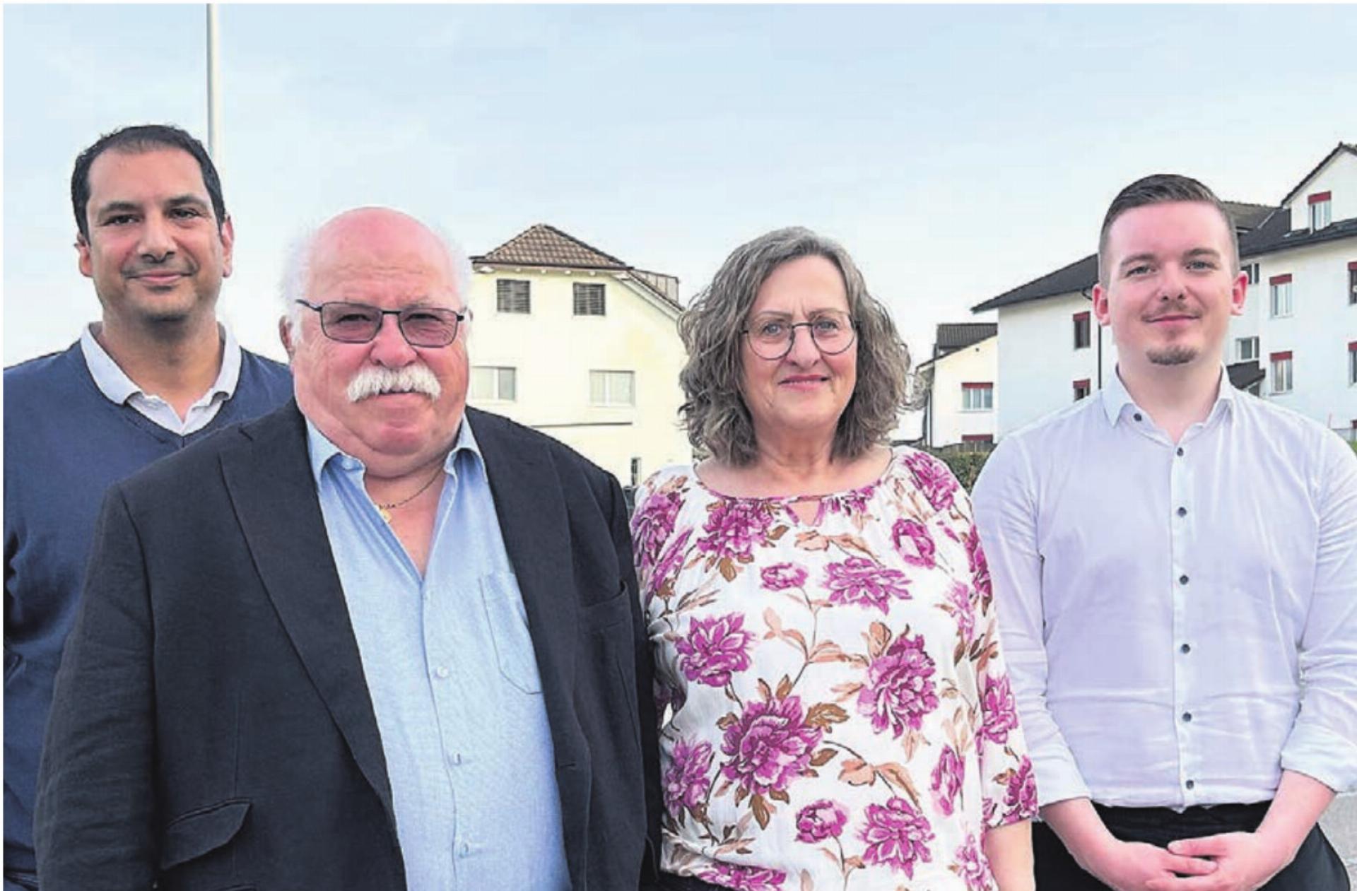 Der Gemeinderat scheitert erneut an der Urne für eine Erhöhung des Stellenplans auf der Verwaltung. Gemeindeammann Petra Oggenfuss Feldgrill (rechts) zeigt sich enttäuscht. Auf der anderen Seite freut sich das Referendumskomitee um (v. l.) Thomas Trüb, Lieni Füglistaller, Yvonne Jenny und Ramon Hug.
Bilder: Sabrina Salm - Das Bild wird blockiert. – Möglicherweise durch einen aktiven Adblocker.