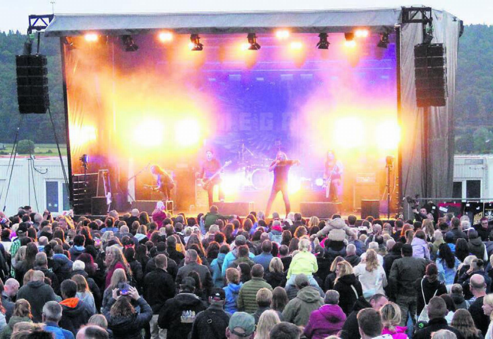 Musikalisch präsentierte sich das Fest abwechslungsreich – von den harten Klängen von «Megawatt»…