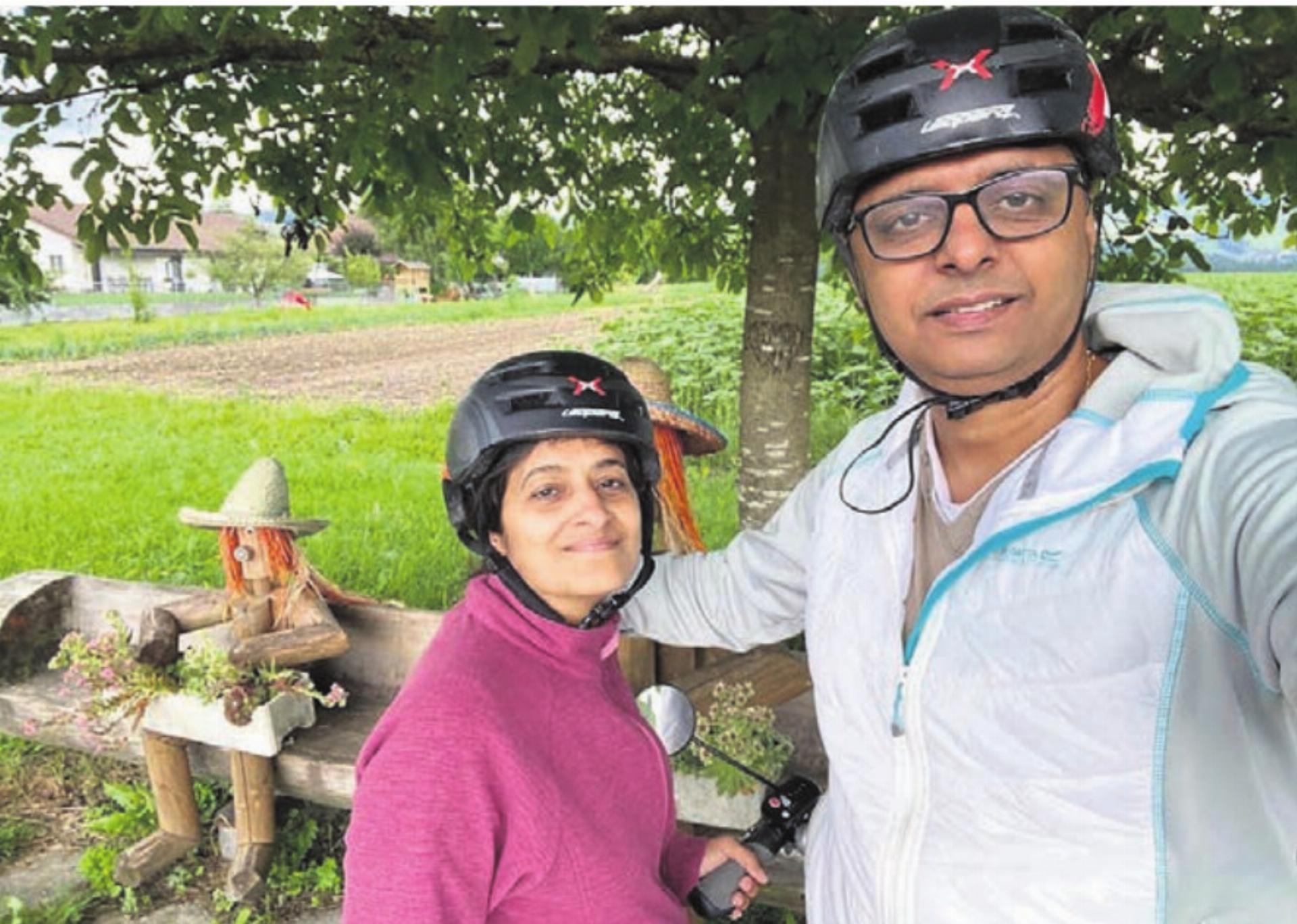 Der Velokurs von Priti Vaidya (links) soll mehr Sicherheit im Strassenverkehr bringen. 
Bild: zg - Das Bild wird blockiert. – Möglicherweise durch einen aktiven Adblocker.