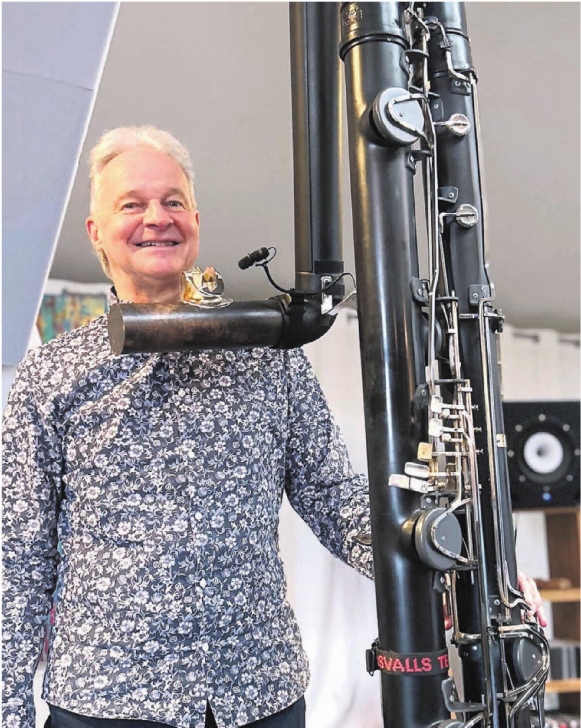 Stefan Keller hat zig Schülerinnen und Schülern an den Musikschulen Bremgarten und Mutschellen das Spielen von Flöten und Querflöten beigebracht. Nun in seinem Ruhestand konzentriert er sich unter anderem auf seine Nische mit der Subkontrabassflöte.
Bild: Sabrina Salm - Das Bild wird blockiert. – Möglicherweise durch einen aktiven Adblocker.