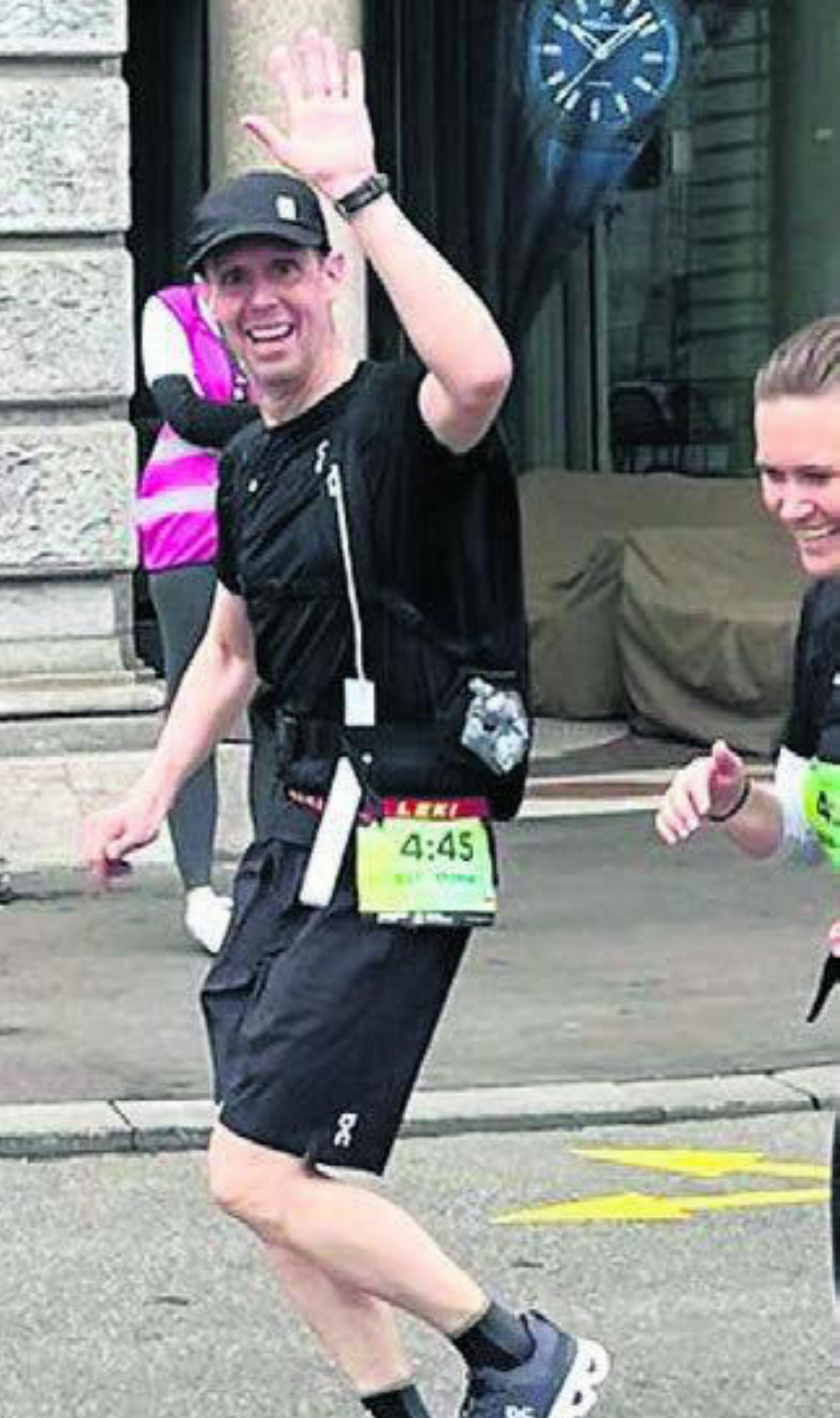 Thomas Raiser als Pacemaker am Züri-Marathon. Bild: zg
