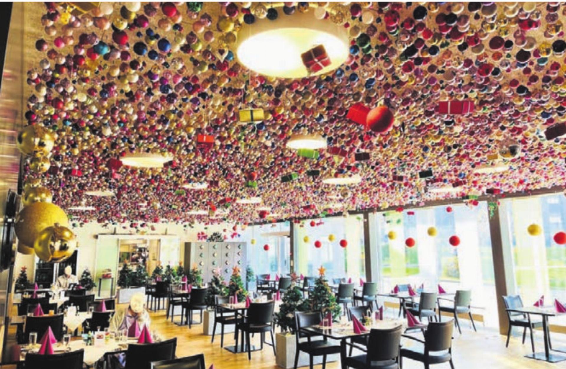 Die Weihnachtsdekoration im öffentlichen Restaurant des Güpf ist weitherum bekannt und lockt viele Gäste vom nah und fern an. Bild: zg - Das Bild wird blockiert. – Möglicherweise durch einen aktiven Adblocker.
