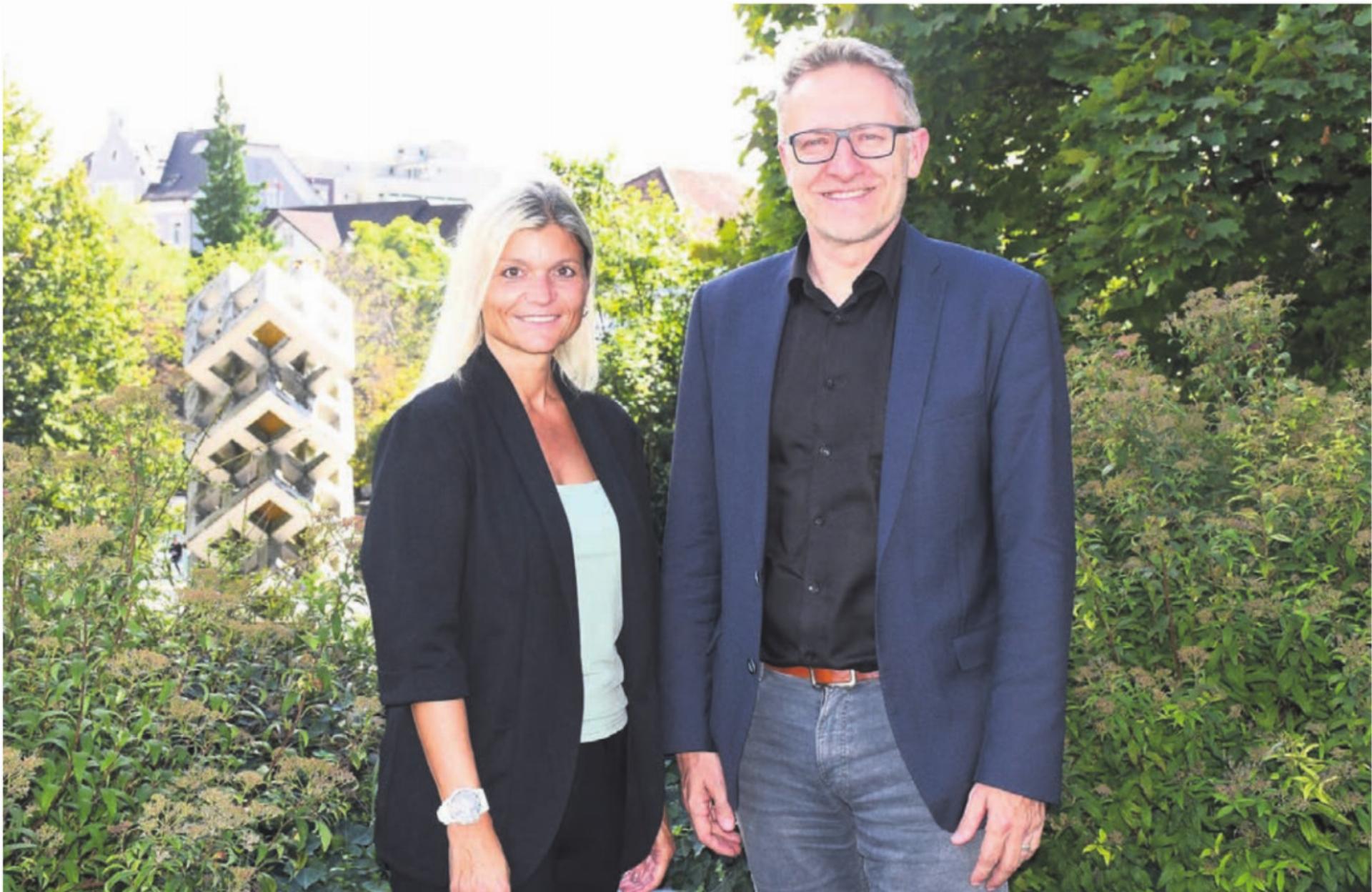 Mitte September stellten Gemeinderätin Denise Strasser und Ammann Arsène Perroud das Budget 2026 vor und warben für einen Steuerfuss von 120 Prozent. Im kommenden Jahr sind beide nicht mehr in der Regierung. Und auch das Budget wird wohl in der Parlamentsdebatte noch Federn lassen. Bild: Archiv/dm - Das Bild wird blockiert. – Möglicherweise durch einen aktiven Adblocker.