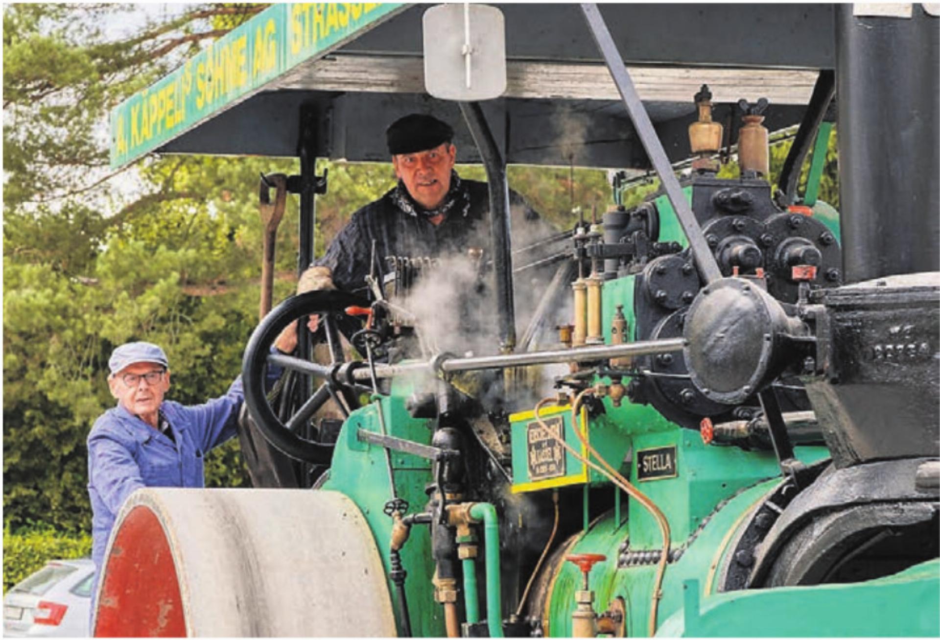 Die Dampfwalze Stella stammt aus den 30er-Jahren und wird für den Family Day herausgeputzt. Bilder: zg - Das Bild wird blockiert. – Möglicherweise durch einen aktiven Adblocker.