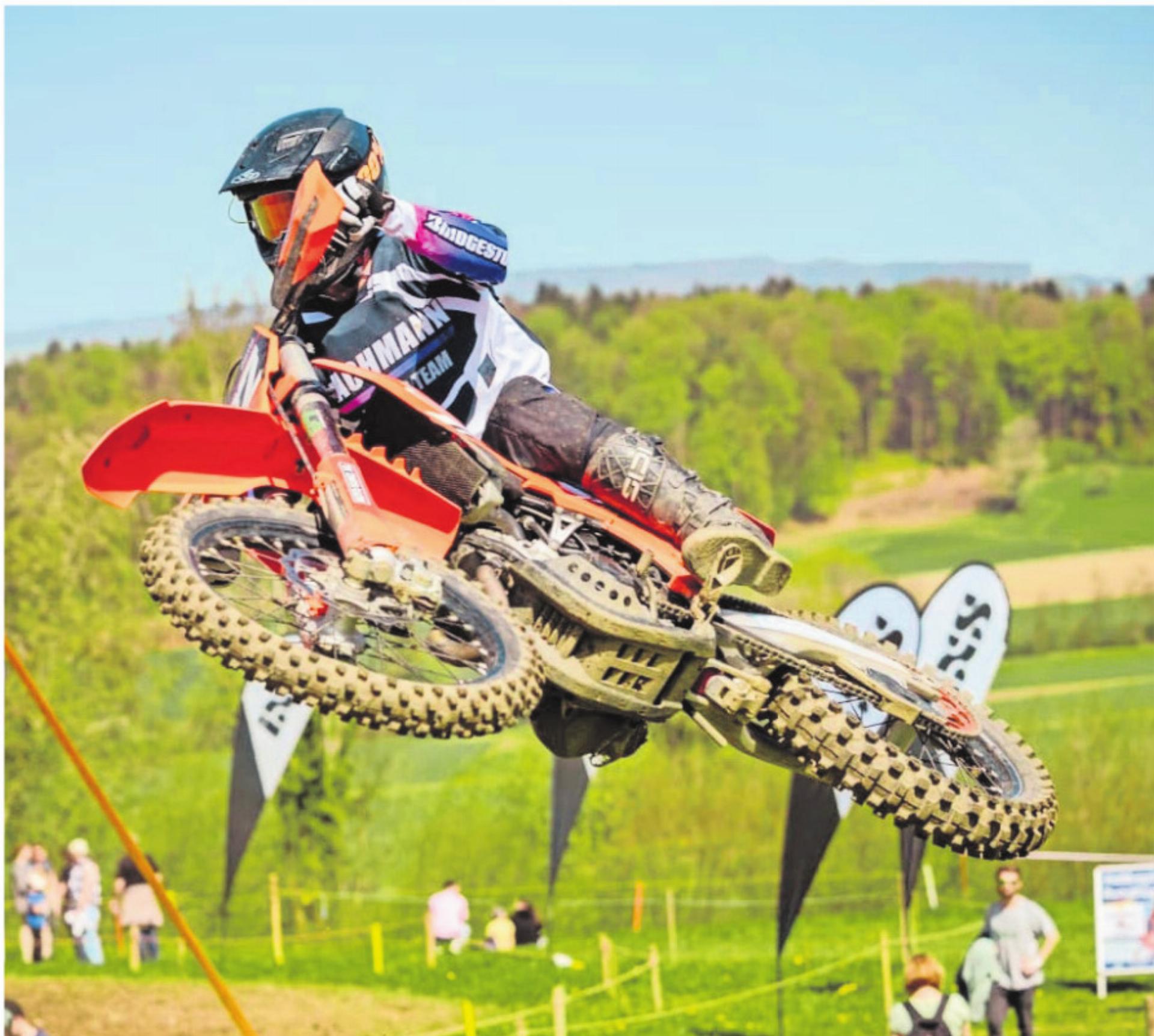 Tim Mäder startete am vergangenen Wochenende in der Masters-Open-Kategorie. Morgen Samstag tritt das Vereinsmitglied des MSC Wohlen am lizenzfreien Motocross im Yamaha Cup an. Bild: zg - Das Bild wird blockiert. – Möglicherweise durch einen aktiven Adblocker.