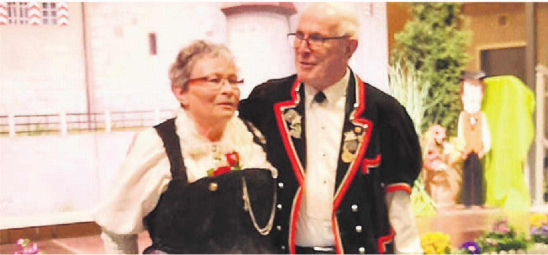 Die Boswilerin Antoinette Dahinden wurde für 50 Jahre Vereinsmitgliedschaft geehrt, der Rudolfstetter Robert Füglistaller zum Ehrenmitglied gewählt. Bild: zg - Das Bild wird blockiert. – Möglicherweise durch einen aktiven Adblocker.