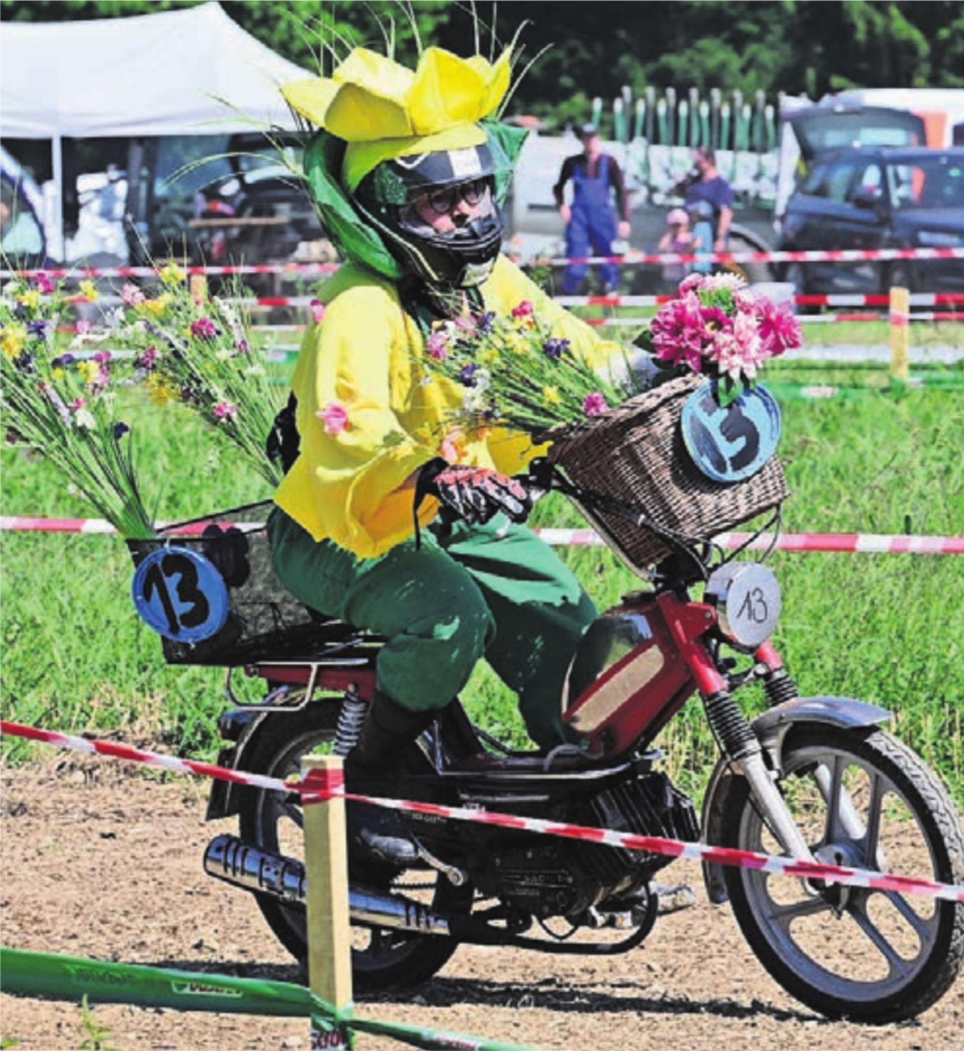 Nauer-Flower-Power-Team: Sarah Nauer am Gashebel.