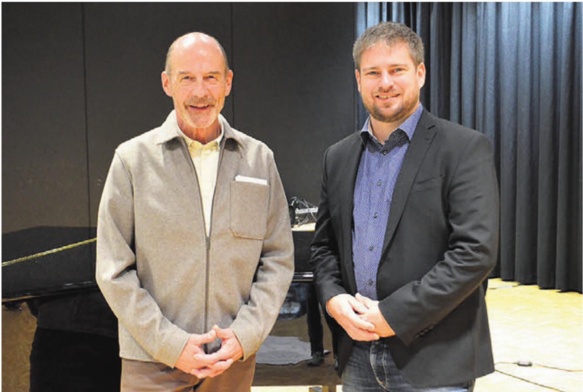 Heinz Binder (links) verabschiedet sich per Ende Januar 2026 von der Musikschule Dottikon. Die Leitung übernimmt neu Stefan Grüninger. Bild: iz - Das Bild wird blockiert. – Möglicherweise durch einen aktiven Adblocker.