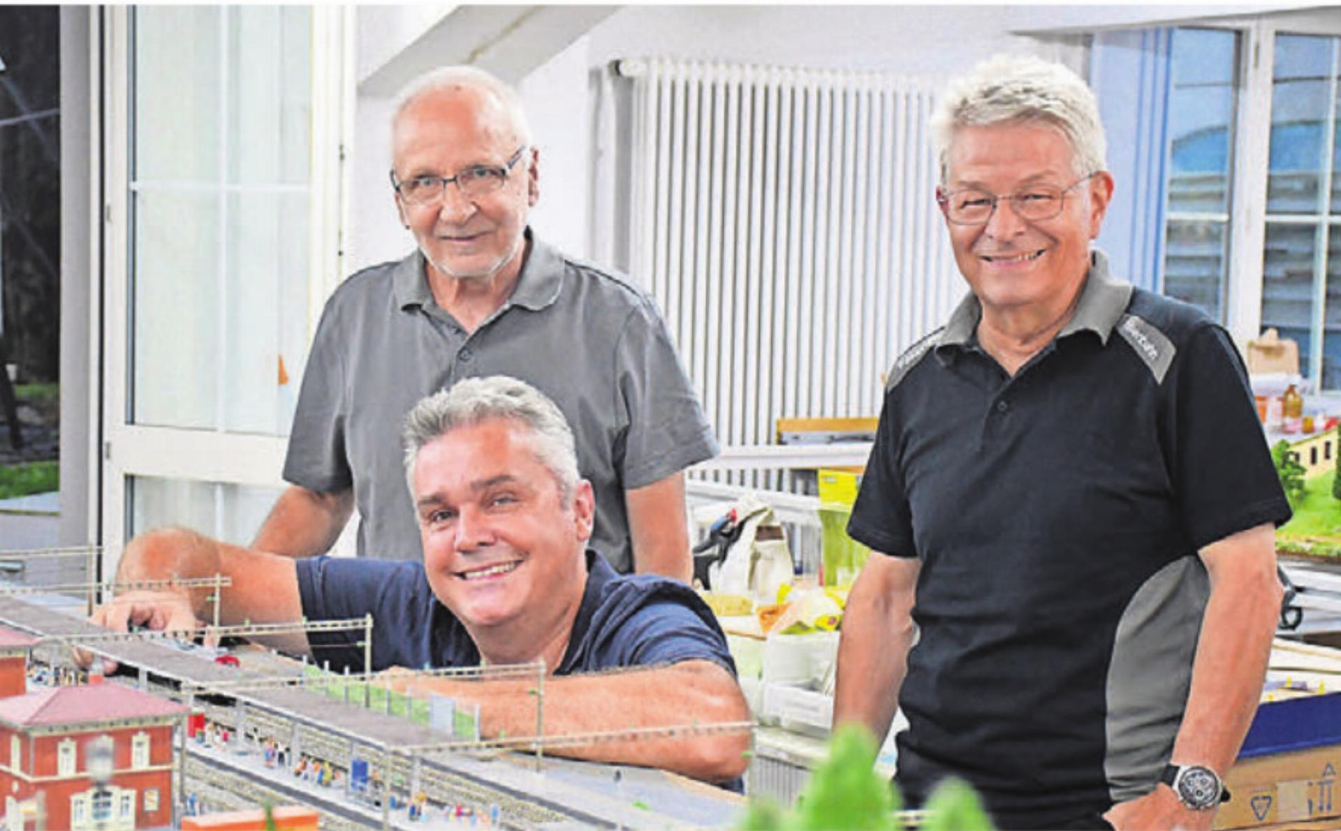 Mehr als nur «isebähndle» (v. l.): Für Urs Huber, Präsident Philipp Keller und Daniel Sarbach ist es Leidenschaft am Detail. Bilder: mo - Das Bild wird blockiert. – Möglicherweise durch einen aktiven Adblocker.
