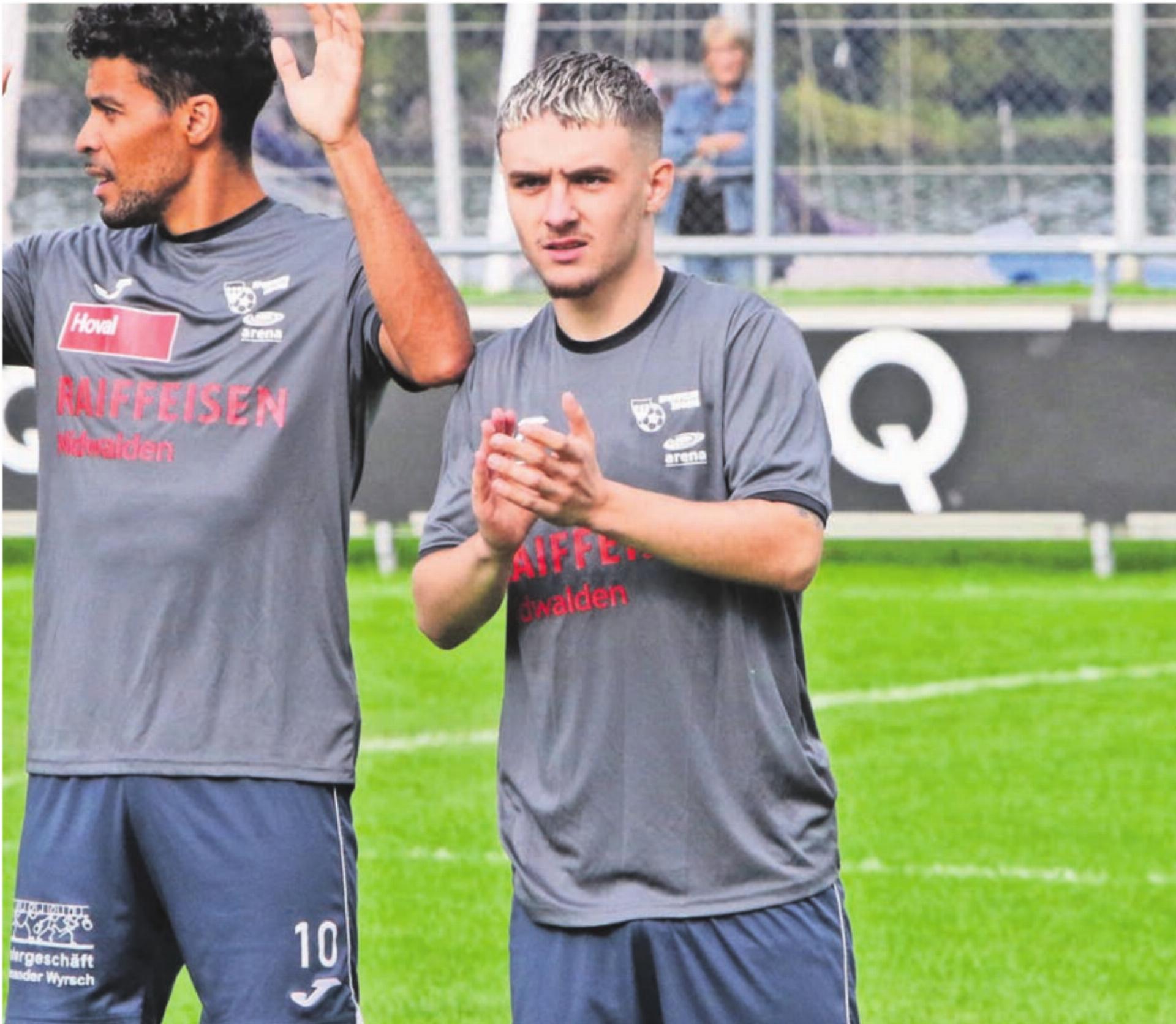 Nik Dubler (rechts) vor dem Hinspiel gegen den FC Wohlen. Er bereitete seinem Stammverein damals durchaus Probleme. Das will er auch morgen Samstag.
Bild: Archiv/jl - Das Bild wird blockiert. – Möglicherweise durch einen aktiven Adblocker.