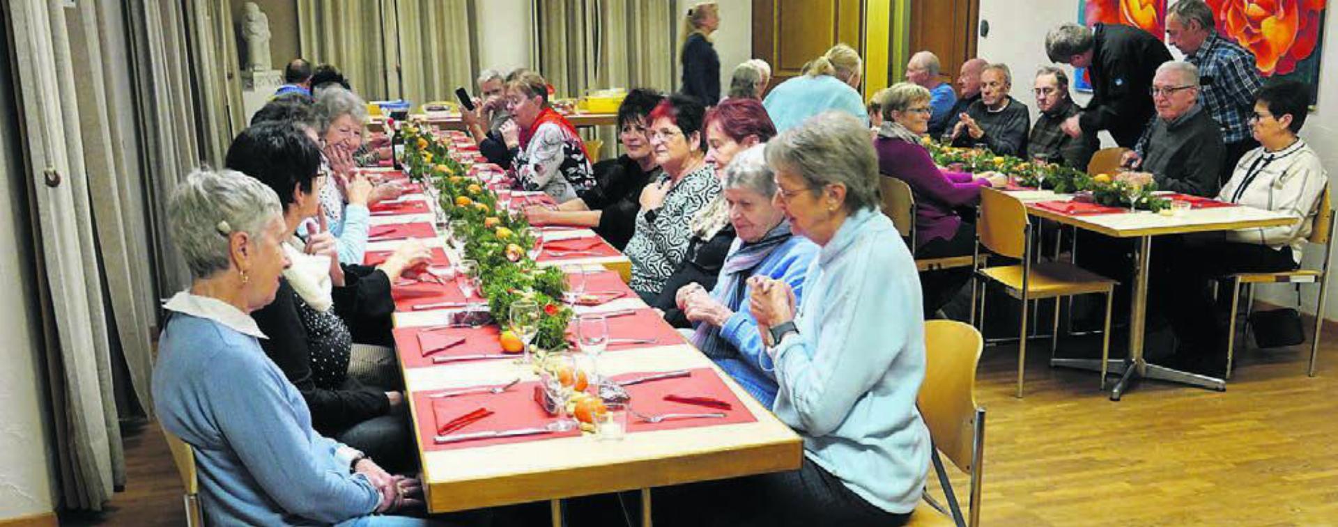 Gemütliches Beisammensein im Emanuel-Isler-Haus. Bild: zg