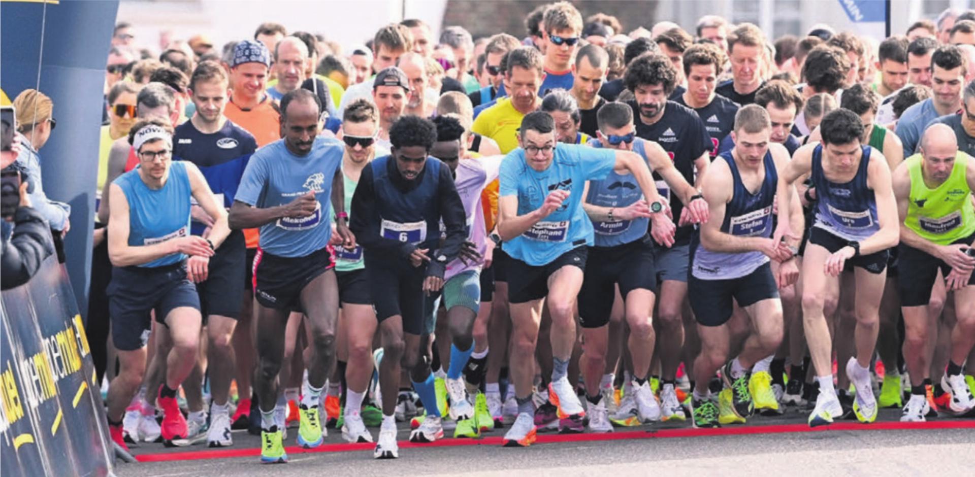 Am Start wird es diesmal noch enger. Rund 3500 Anmeldungen sind am Reusslauf eingegangen.
Bild: Archiv/awa - Das Bild wird blockiert. – Möglicherweise durch einen aktiven Adblocker.