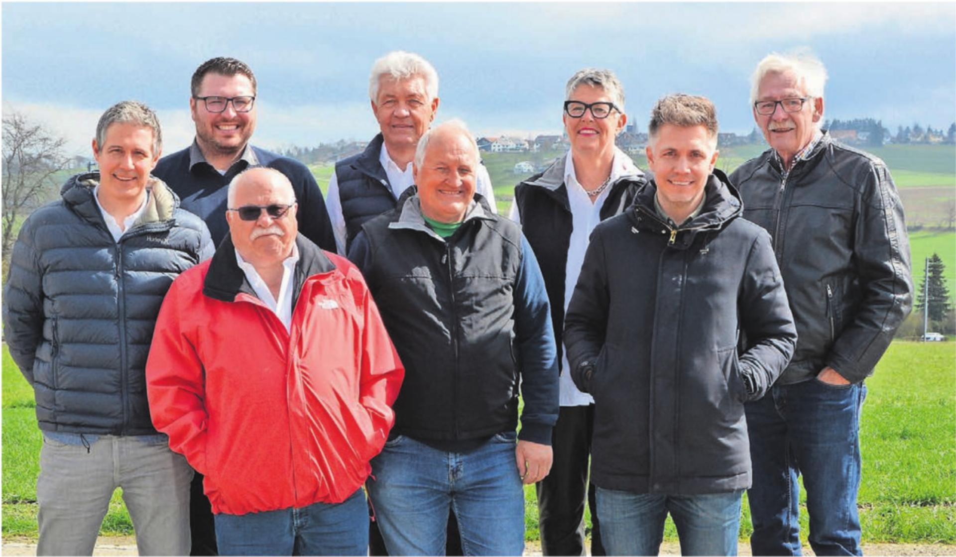 Der GP Mutschellen  hat sich zum überregionalen Aushängeschild entwickelt, das die Geschichte der Mobilität für alle Generationen anfassbar macht. Acht von elf OK-Mitgliedern: (hinten von links) Roger Müller, Pascal Baur, Stefan Baur, Renate Vonesch und Bernhard Taeschler. (Vorne von links) Lieni Füglistaller, Bruno Hürlimann und Stephan Müller. 
Bild: Sabrina Salm - Das Bild wird blockiert. – Möglicherweise durch einen aktiven Adblocker.