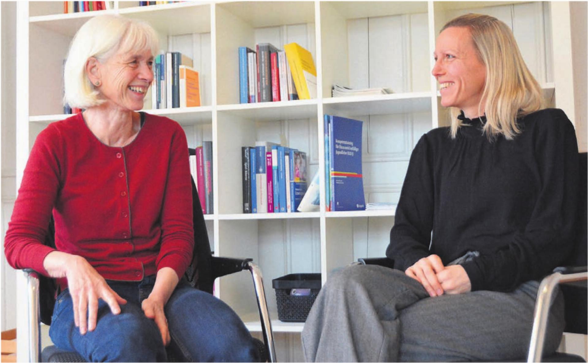 Käthi Strub (links) geht in Pension. Regula Schlup tritt ihre Nachfolge als Stellenleiterin der Jugend-, Ehe- und Familienberatung des Bezirks Muri an.
Bild: Annemarie Keusch - Das Bild wird blockiert. – Möglicherweise durch einen aktiven Adblocker.