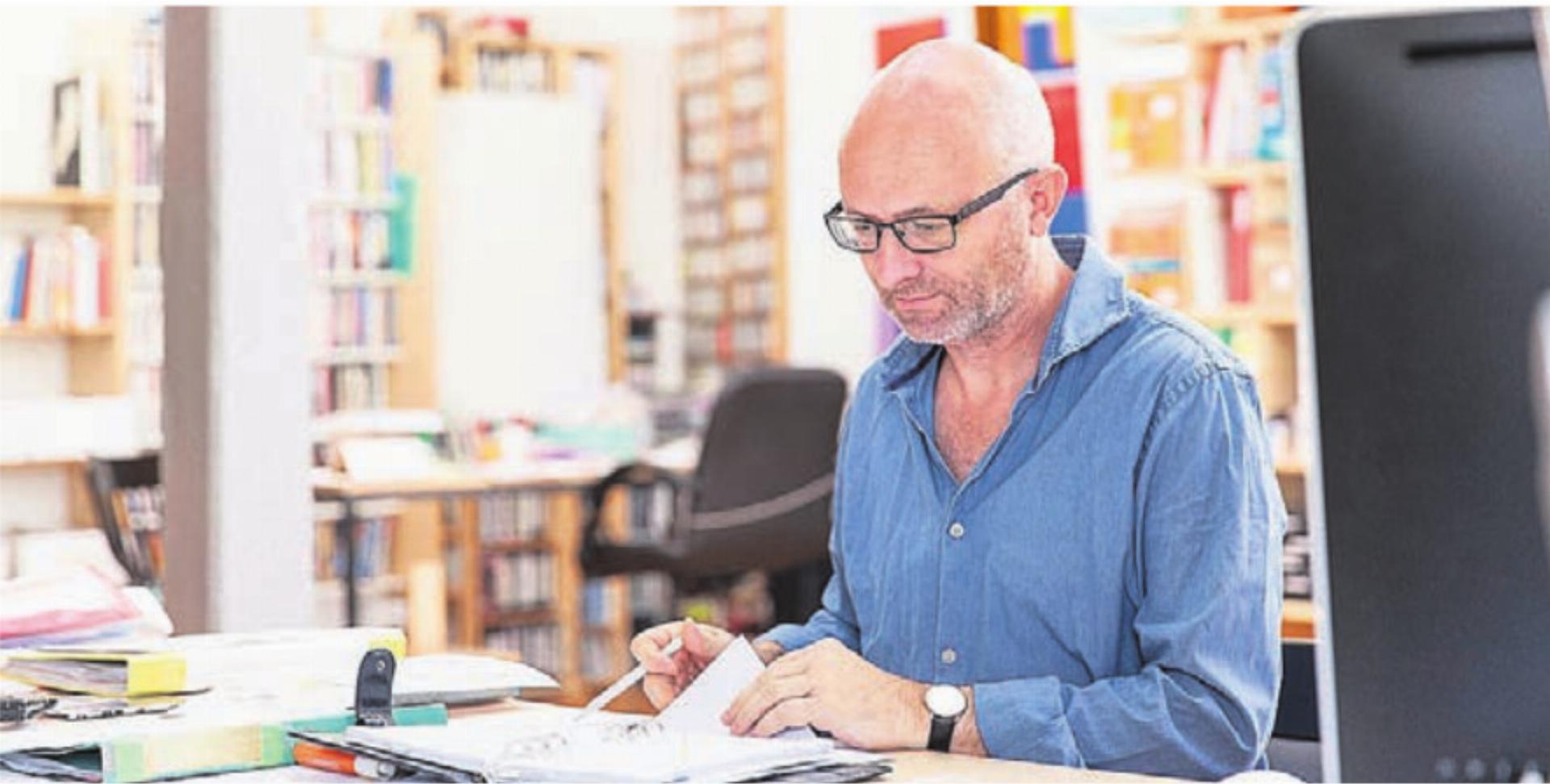 Paul Steinmann kann es kaum erwarten, dass seine erst auf Papier existierende Geschichte im Sommer in Hägglingen zum Leben erwacht. Bild: zg - Das Bild wird blockiert. – Möglicherweise durch einen aktiven Adblocker.