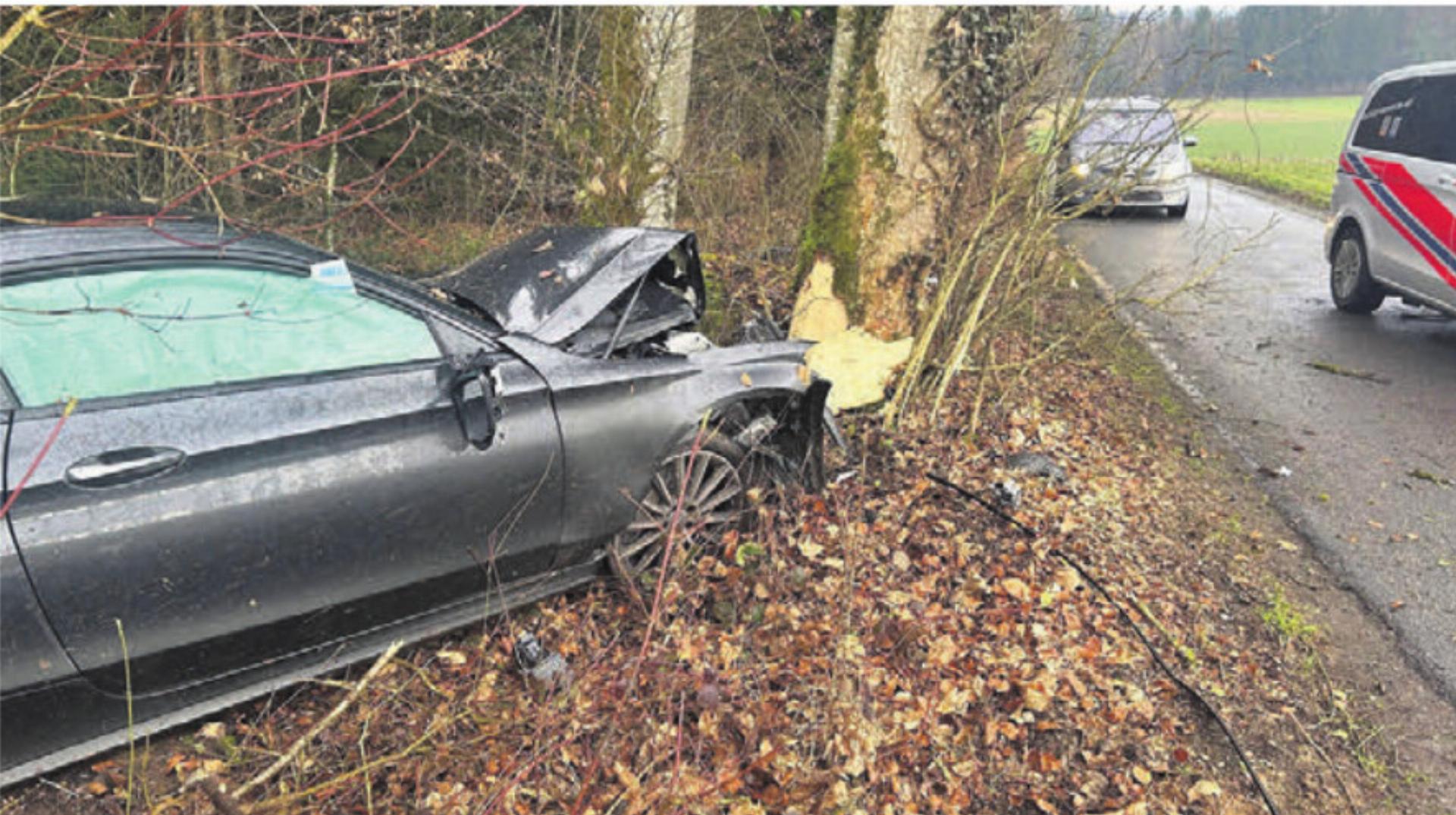 Die Unfallursache ist unklar und wird weiter abgeklärt. Bild: pz - Das Bild wird blockiert. – Möglicherweise durch einen aktiven Adblocker.