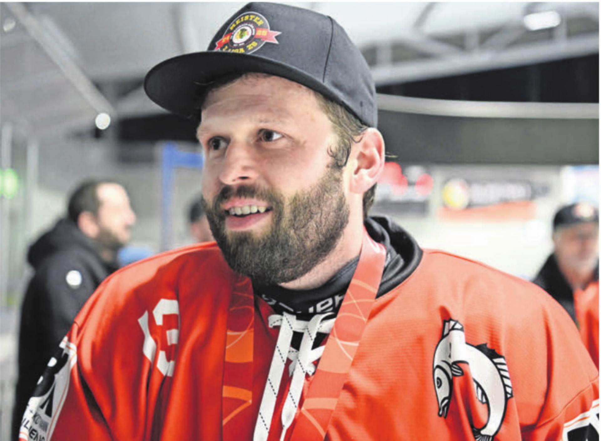 Spielertrainer Michel Simmen und sein Team sind geladen vor dem Final. Bild: awa/Archiv - Das Bild wird blockiert. – Möglicherweise durch einen aktiven Adblocker.