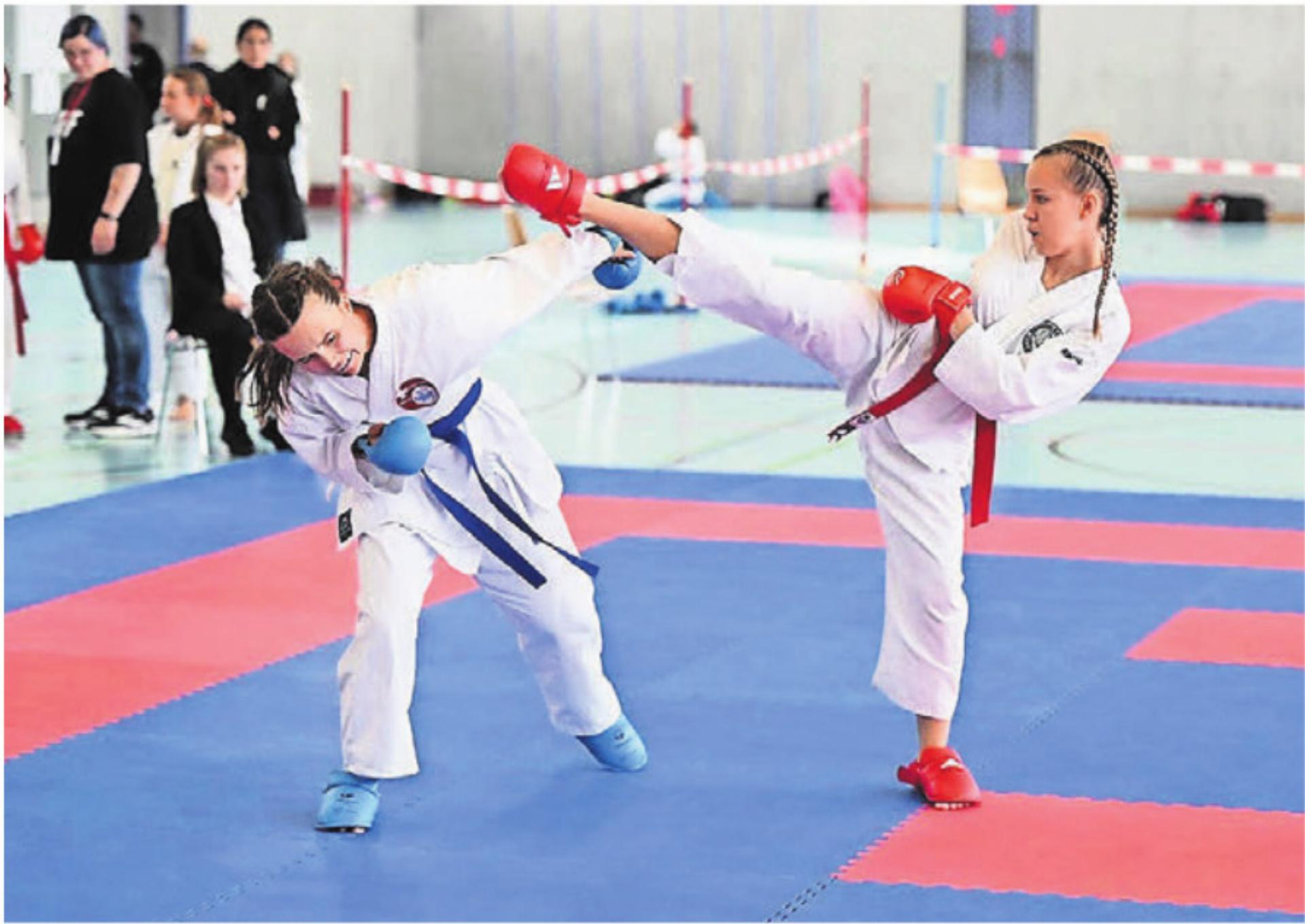 Acht Vereine und 100 Karaketas im Alter zwischen sechs und 20 Jahren. Das ist die Swiss Tomokai Open. Das Turnier soll in den nächsten Jahren noch grösser werden. Bilder: zg - Das Bild wird blockiert. – Möglicherweise durch einen aktiven Adblocker.