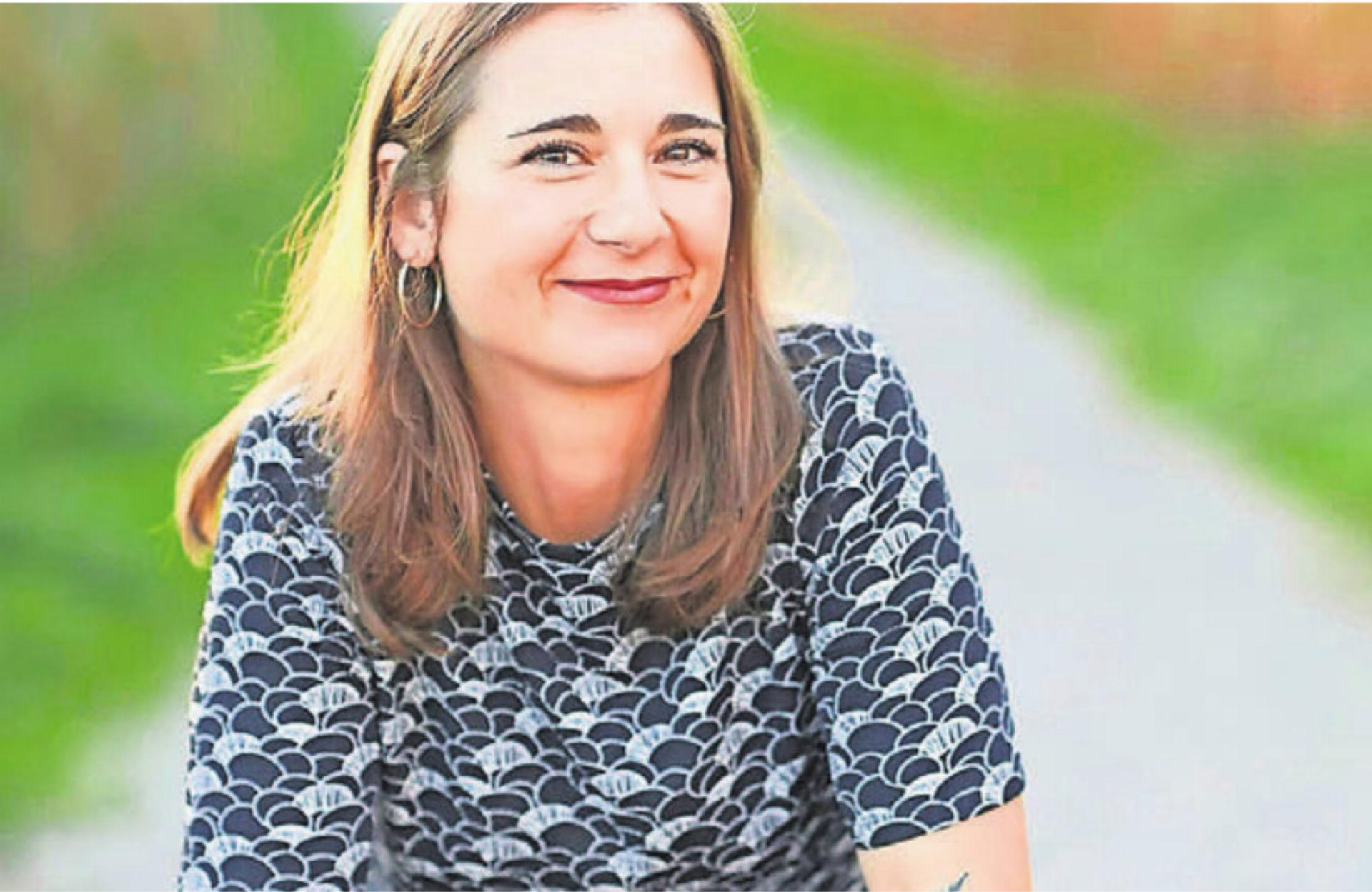 Podcast-Host Elena Ibello schreibt und spricht übers Sterben und ganz viele andere Themen, die direkt oder indirekt damit zu tun haben. Bild: pd - Das Bild wird blockiert. – Möglicherweise durch einen aktiven Adblocker.