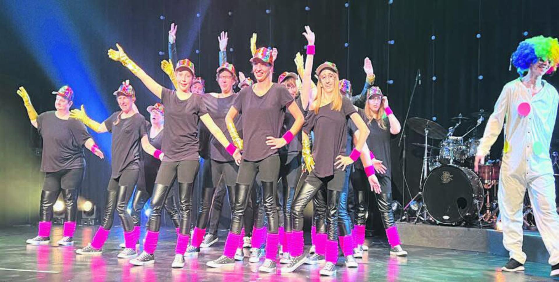Die PlusSport Tanzgruppe «Dance4all» ist seit zehn Jahren erfolgreich unterwegs und der Höhepunkt des Abends. Bilder: Walter Minder