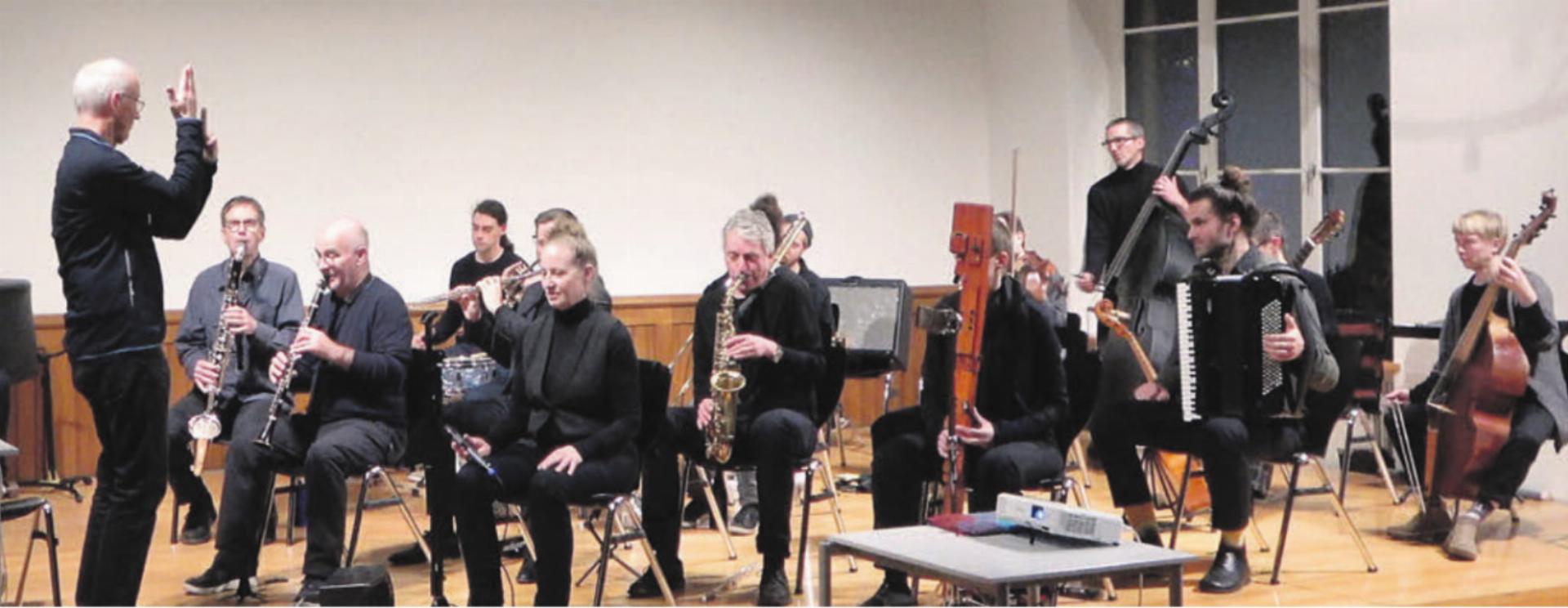 In der Orchesterimprovisation ist die einzige Basis des Zusammenspiels der aktuelle Klang. Bild: zg