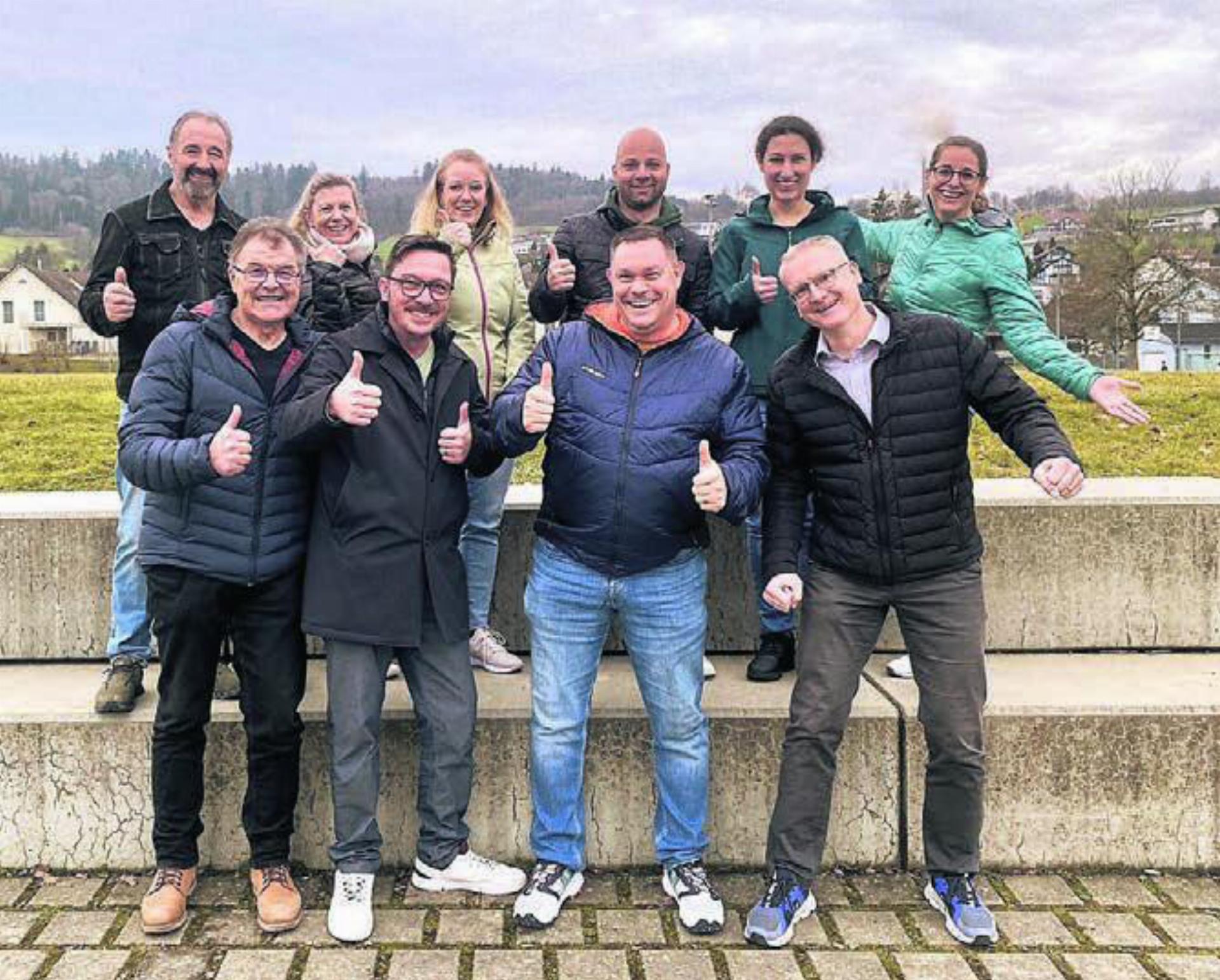 Das OK mit (von links) Renato Gsell, René Meier, Martina Bereuter, Kudi Beck, Barbara Maurer, Reto Meier, Kai Meier, Angi Reif, Bernhard Wespi und Astrid Koch freut sich auf ein unvergessliches Wochenende. Bild: zg