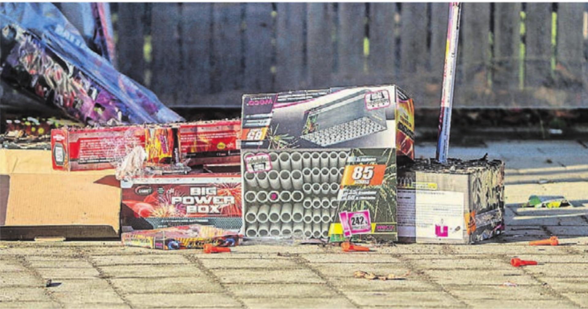 Feuerwerke sind für viele eine Lärmbelastung. Zudem sorgen sie meistens auch noch für ganz viel Abfall, der einfach liegen gelassen wird. 
Bild: pixelio.de - Das Bild wird blockiert. – Möglicherweise durch einen aktiven Adblocker.