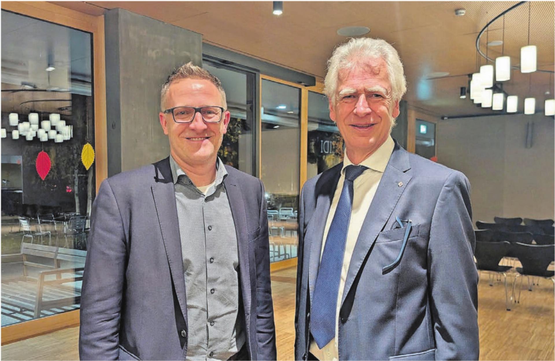 Arsène Perroud (links) und Raymond Tellenbach bildeten fast acht Jahre lang das Präsidium der Gemeindeammännervereinigung des Bezirks Bremgarten. Mit ihrem Abgang als Ammann von Wohlen resp. Bremgarten kommt es auch hier zu einem Wechsel. Am Mittwoch fand die letzte Gemeindeammännerversammlung unter dem Duo statt. 
Bild: Marco Huwyler - Das Bild wird blockiert. – Möglicherweise durch einen aktiven Adblocker.