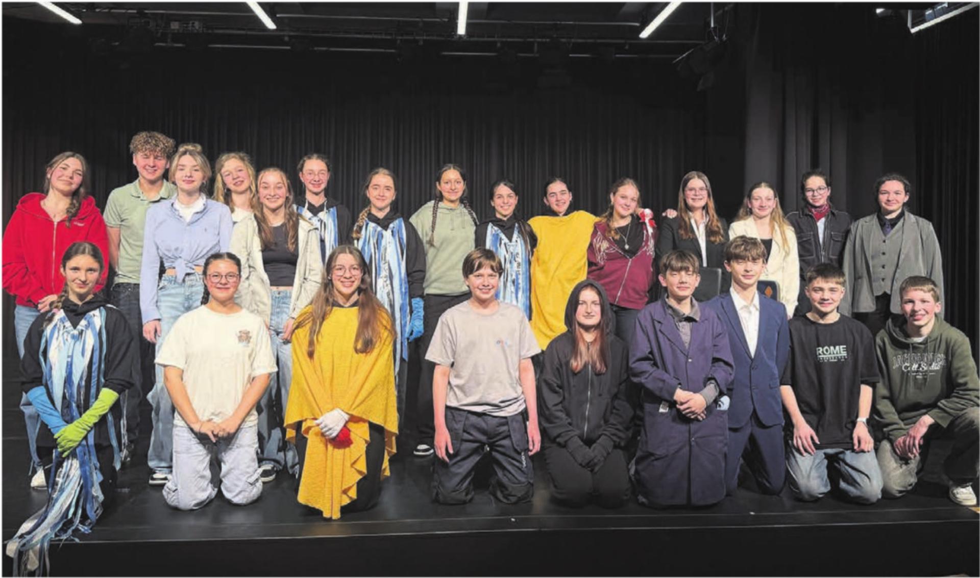 Zufriedene Gesichter nach der Premiere des Theaterstücks «Die Dernière». Bilder: abi - Das Bild wird blockiert. – Möglicherweise durch einen aktiven Adblocker.