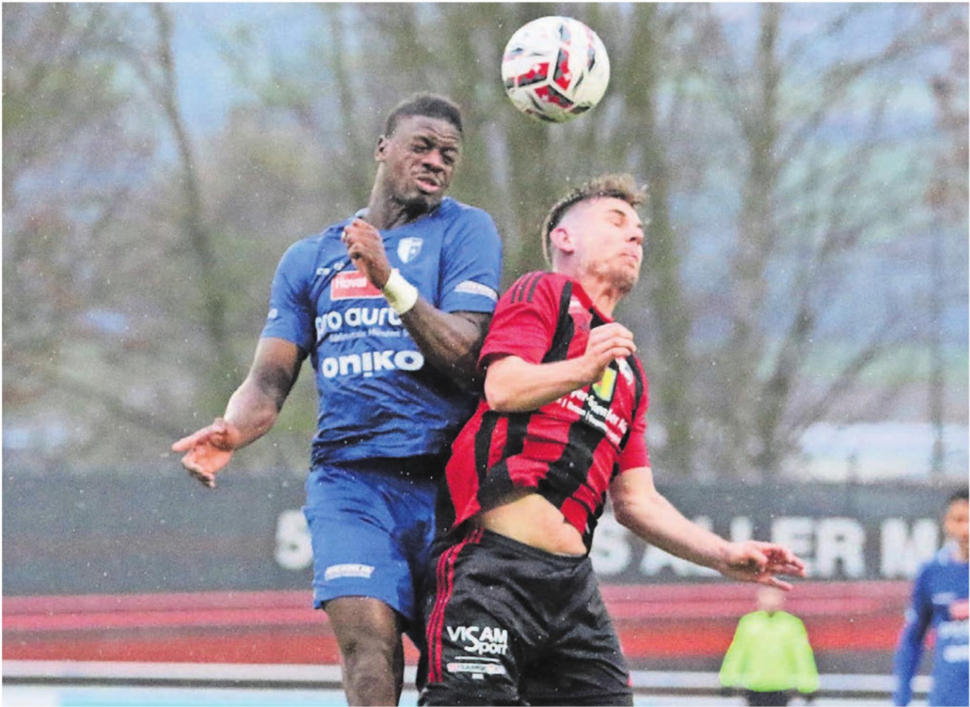 Dramane Sissoko (links) bringt Wohlen mit seinem Tor zurück auf die Siegerstrasse. Es nutzt nichts. Die Freiämter kassieren kurz vor Schluss den Ausgleich. Bild: Josip Lasic - Das Bild wird blockiert. – Möglicherweise durch einen aktiven Adblocker.