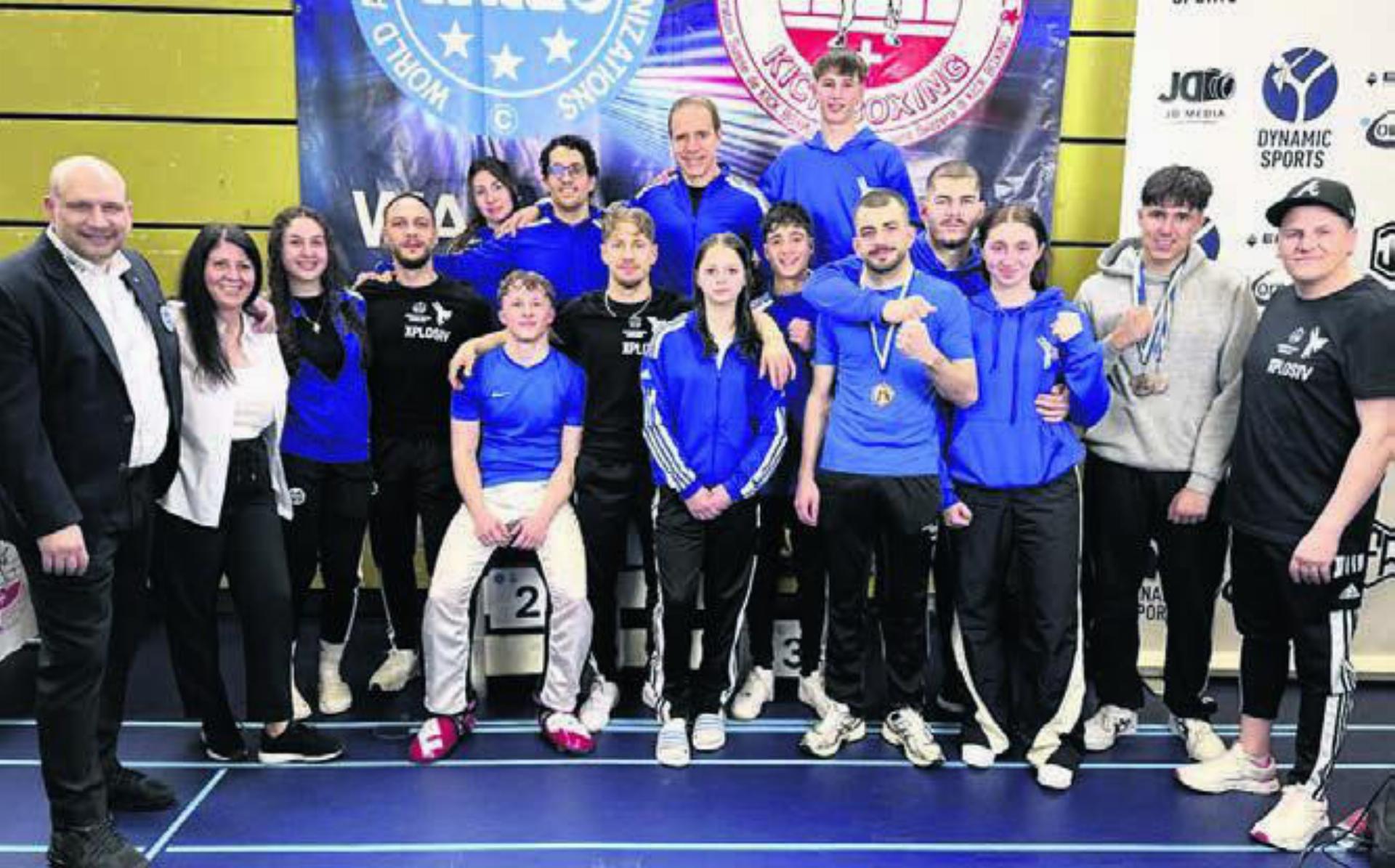 Die erfolgreiche Delegation von Kickboxing Wohlen am «Wako»-Turnier in Basel. Bild: zg