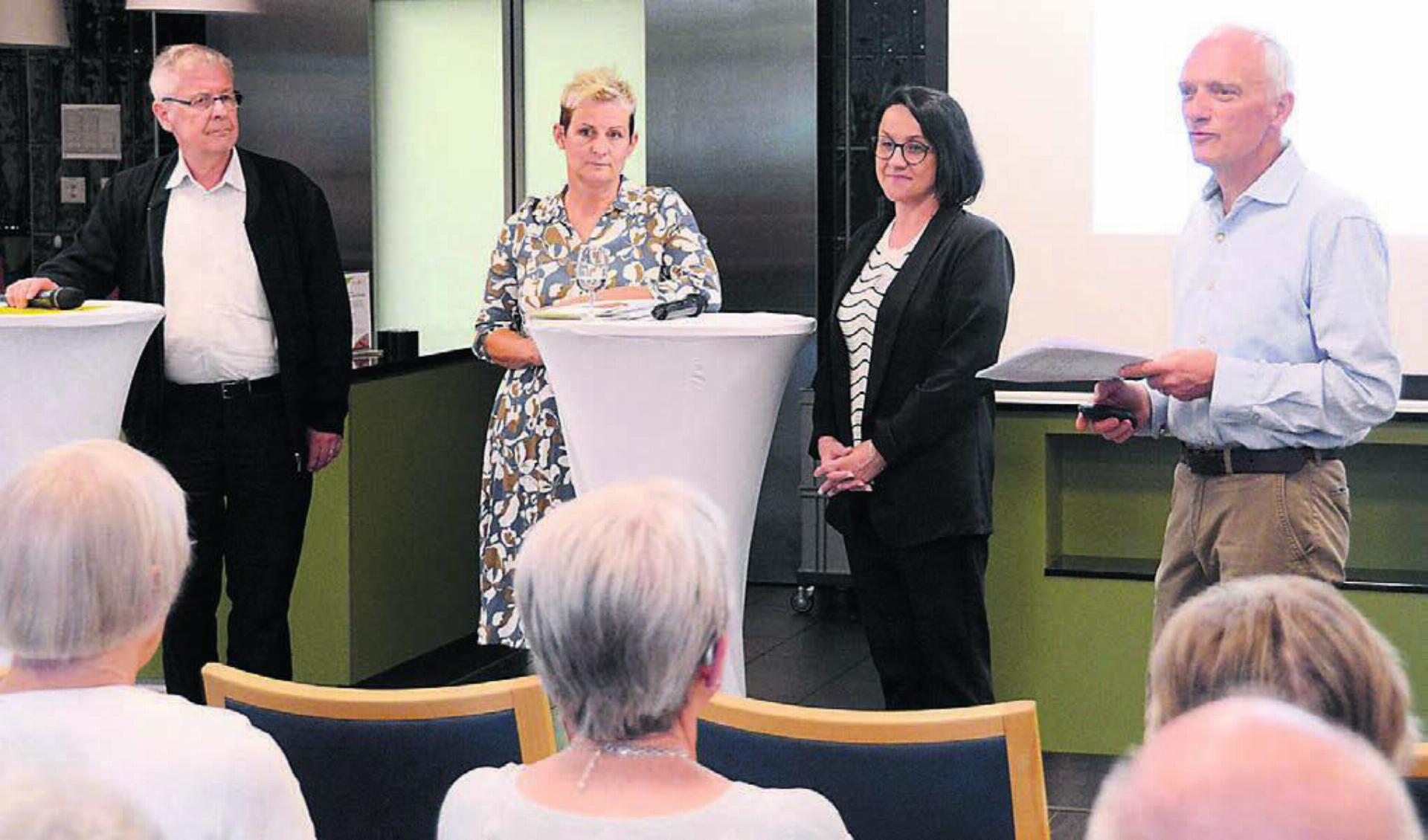 Welche Herausforderungen bringt die gesundheitspolitische Strategie «ambulant vor stationär» mit sich? Darüber diskutierten (von links) Hausarzt Wolfgang Meyer, Karin Lachenmeier, Geschäftsführerin Spitex am Puls, Brankica Dubravac, Leiterin Pflege und Betreuung Obere Mühle, und Claudio Fischer, Präsident der Kommission 60 . Bild: Chregi Hansen
