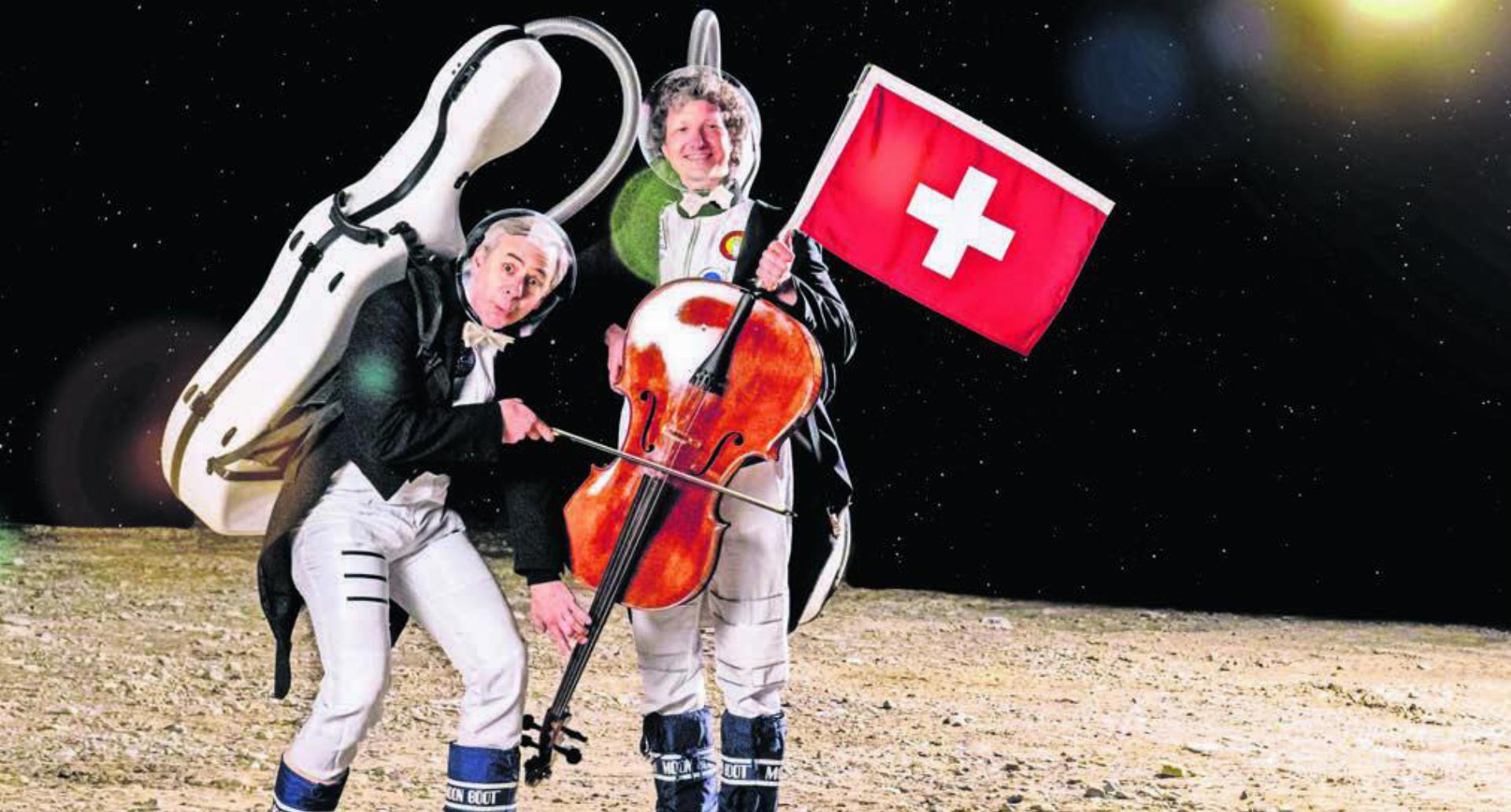 Das «DuoCalva» präsentiert im Kantiforum das Programm «Die Cellonauten». Bild: pd
