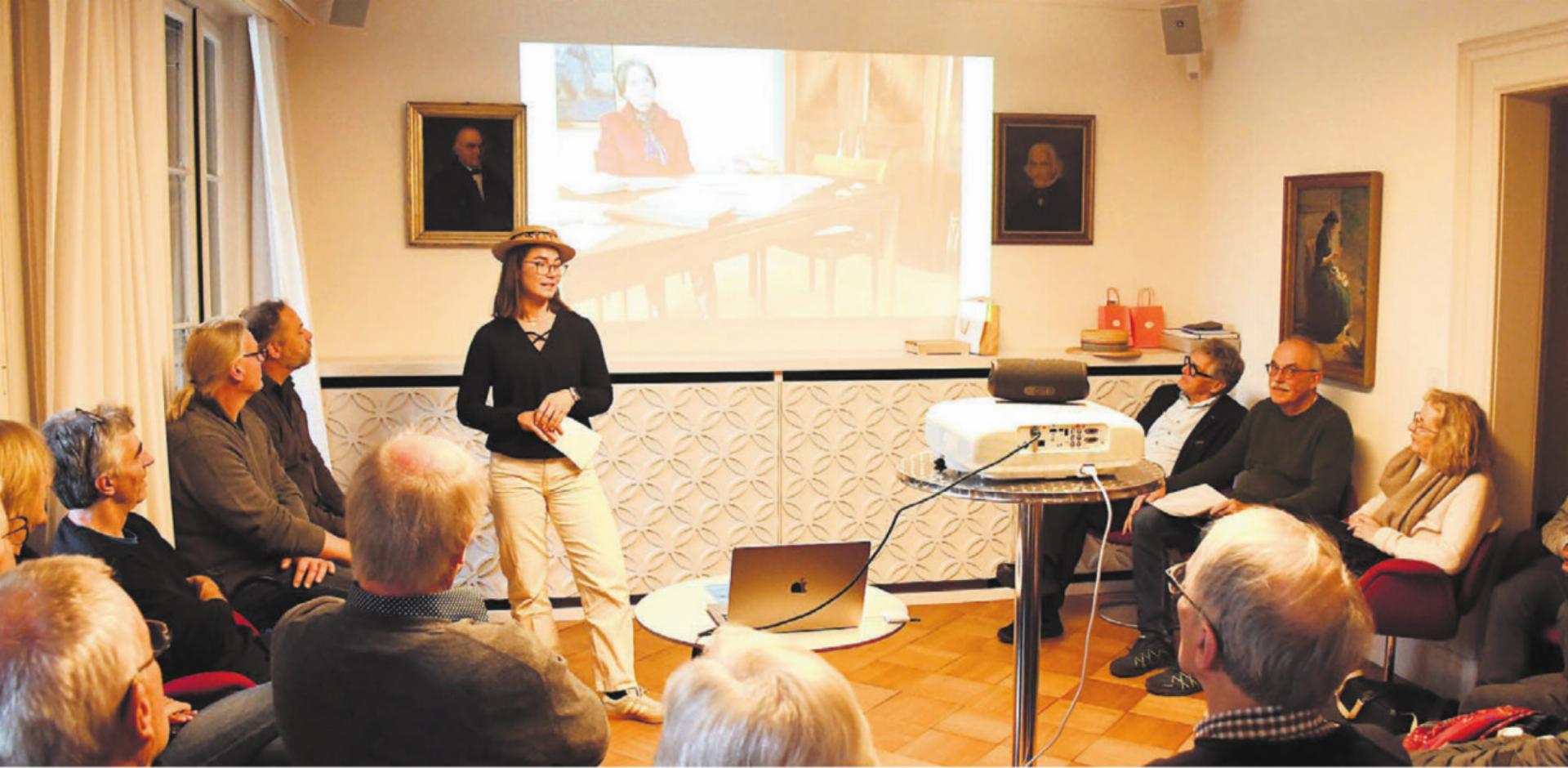 Historische Gesellschaft Freiamt: Corina Haller referierte im Schweizer Strohmuseum über ihre Masterarbeit über den Niedergang der Strohindustrie vor. Bild: Daniel Marti - Das Bild wird blockiert. – Möglicherweise durch einen aktiven Adblocker.