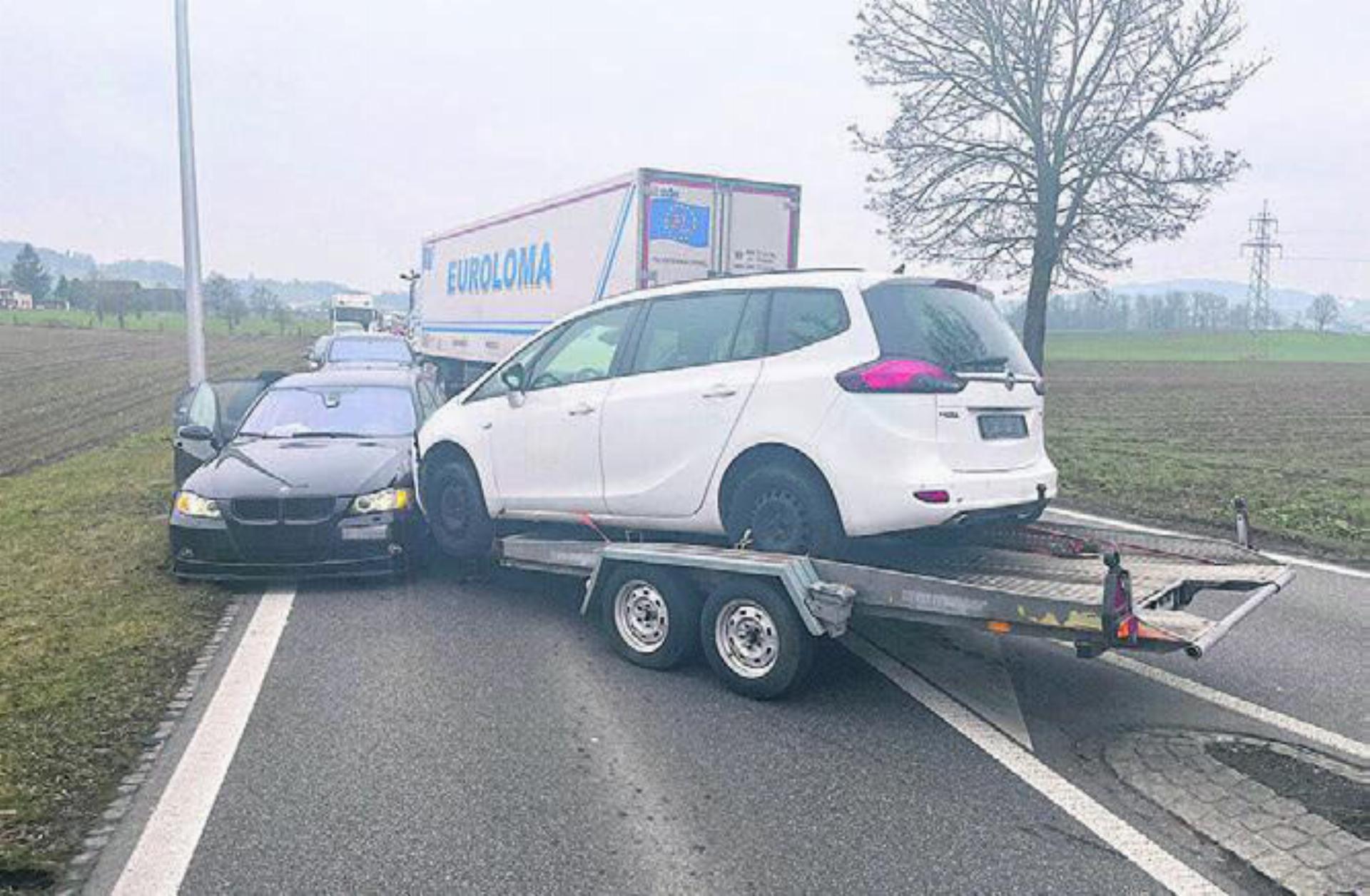 Zum Glück nicht mehr passiert. Bei diesem Unfall gab es eine leichtverletzte Mitfahrerin und Sachschaden. Bild: pz