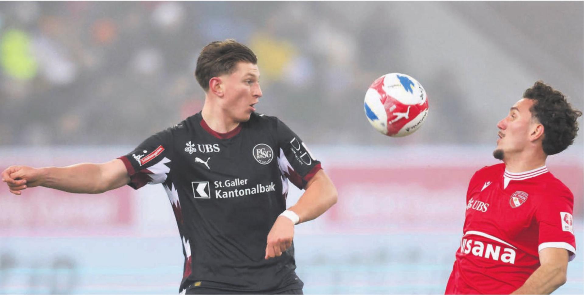 Sein gigantischer Aufstieg in der Fussballwelt geht weiter: Alessandro Vogt (links, hier gegen Thuns Matoshi). Bild: Freshfocus - Das Bild wird blockiert. – Möglicherweise durch einen aktiven Adblocker.