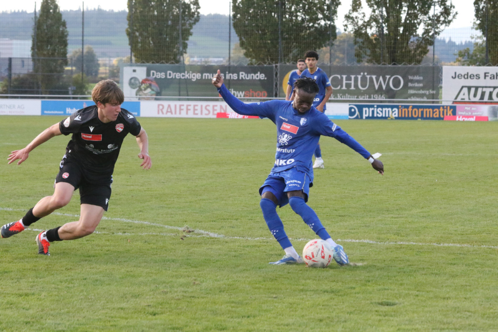 Nathan Tayey (rechts) erzielte das erste der Wohler Tor beim souveränen 5:0-Auswärtssieg gegen Thuns U21. Bild: Archiv